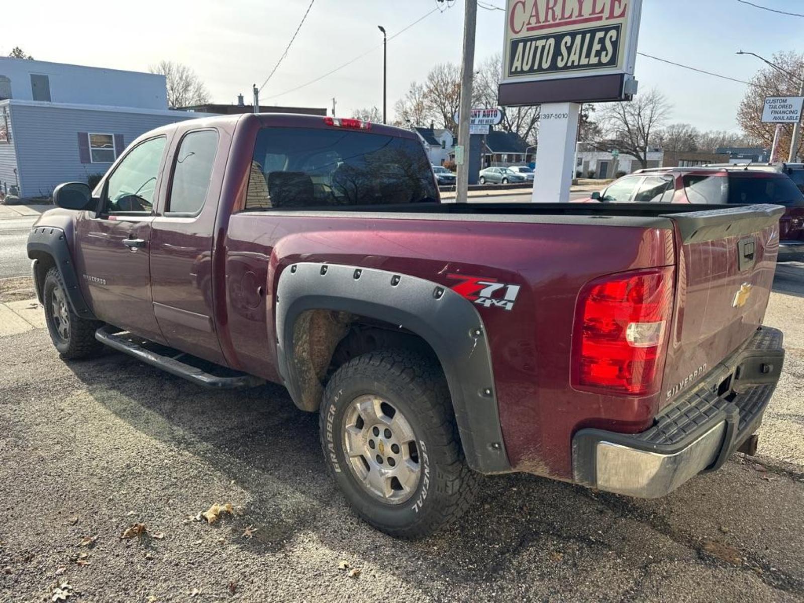 2013 RED CHEVROLET SILVERADO 1500 LT (1GCRKSE73DZ) with an 5.3L engine, Automatic transmission, located at 1708 Broadway, Rockford, IL, 61104, (815) 397-5010, 42.252522, -89.069359 - Photo #2