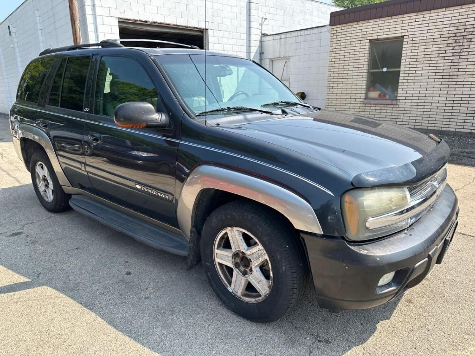 2003 GRAY CHEVROLET TRAILBLAZER (1GNDT13S732) with an 4.2L engine, Automatic transmission, located at 1708 Broadway, Rockford, IL, 61104, (815) 397-5010, 42.252522, -89.069359 - Photo #3