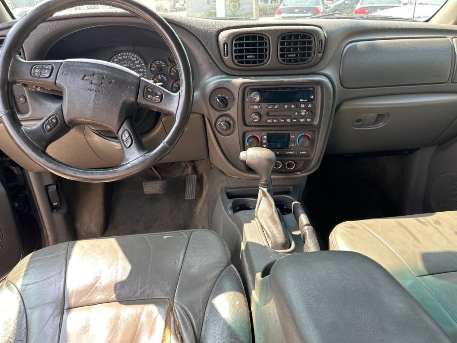2003 GRAY CHEVROLET TRAILBLAZER (1GNDT13S732) with an 4.2L engine, Automatic transmission, located at 1708 Broadway, Rockford, IL, 61104, (815) 397-5010, 42.252522, -89.069359 - Photo #5