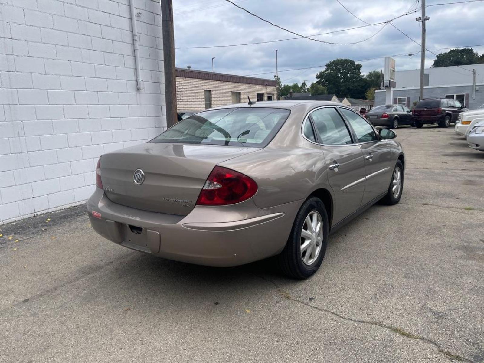 2006 TAN BUICK LACROSSE CX (2G4WC582661) with an 3.8L engine, Automatic transmission, located at 1708 Broadway, Rockford, IL, 61104, (815) 397-5010, 42.252522, -89.069359 - Photo #2