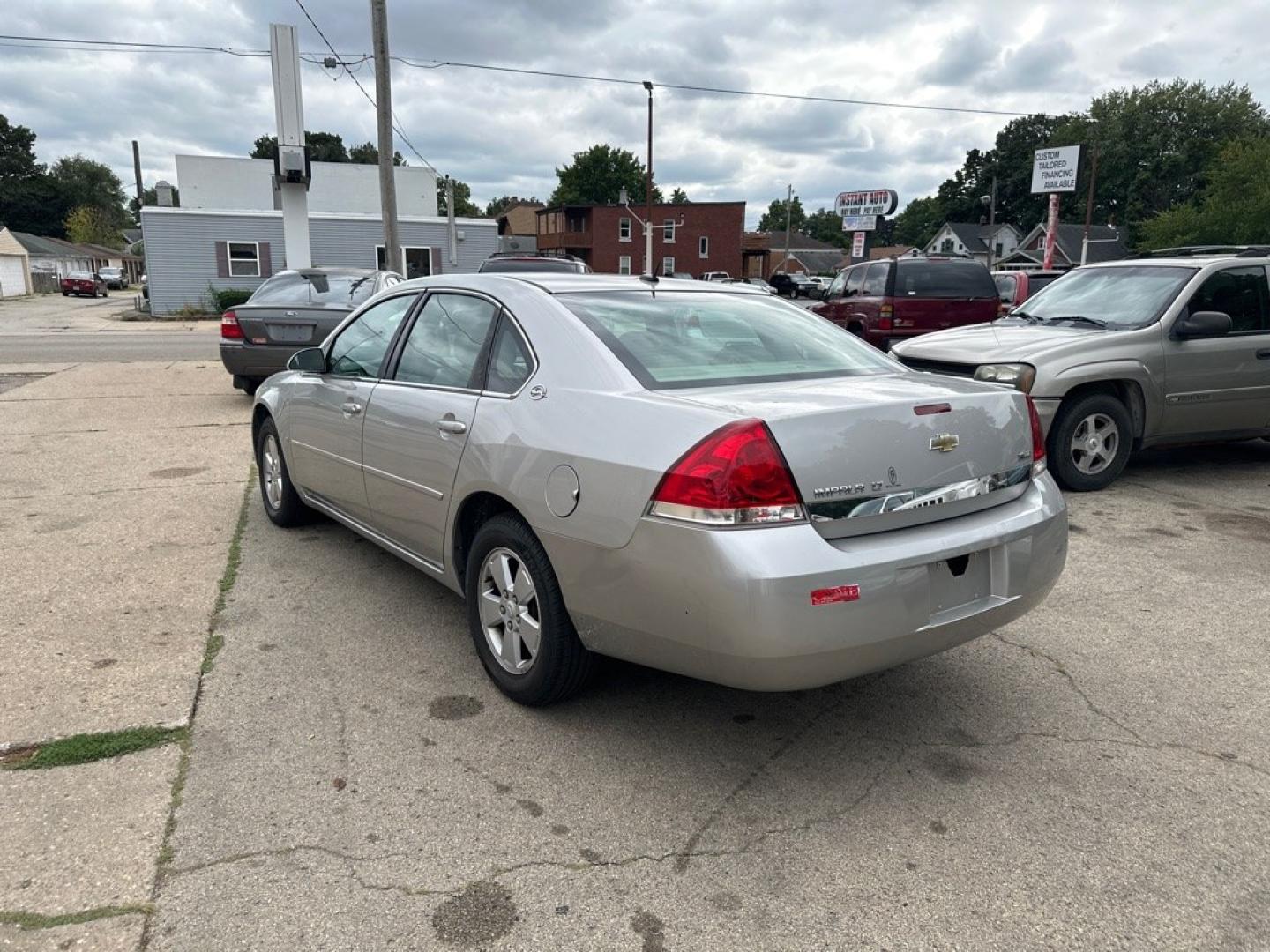 2007 SILVER CHEVROLET IMPALA LT (2G1WT58K179) with an 3.5L engine, Automatic transmission, located at 1708 Broadway, Rockford, IL, 61104, (815) 397-5010, 42.252522, -89.069359- Photo#1