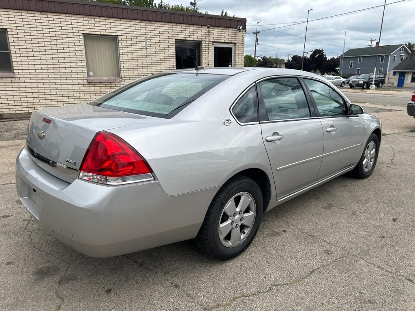 2007 SILVER CHEVROLET IMPALA LT (2G1WT58K179) with an 3.5L engine, Automatic transmission, located at 1708 Broadway, Rockford, IL, 61104, (815) 397-5010, 42.252522, -89.069359- Photo#2