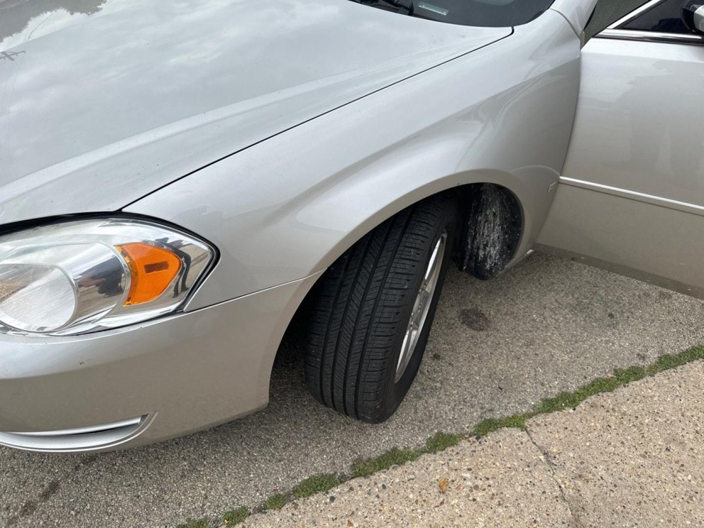 2007 SILVER CHEVROLET IMPALA LT (2G1WT58K179) with an 3.5L engine, Automatic transmission, located at 1708 Broadway, Rockford, IL, 61104, (815) 397-5010, 42.252522, -89.069359- Photo#8