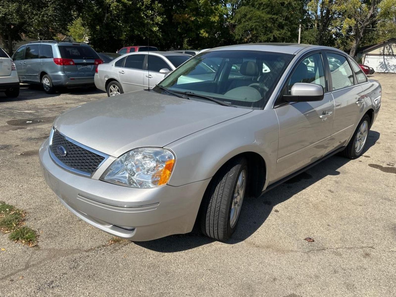 2006 SILVER FORD FIVE HUNDRED SEL (1FAFP24106G) with an 3.0L engine, Automatic transmission, located at 1708 Broadway, Rockford, IL, 61104, (815) 397-5010, 42.252522, -89.069359 - Photo #0
