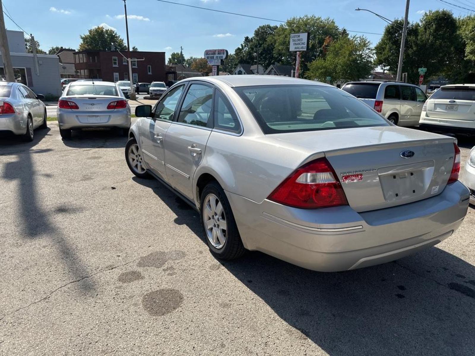 2006 SILVER FORD FIVE HUNDRED SEL (1FAFP24106G) with an 3.0L engine, Automatic transmission, located at 1708 Broadway, Rockford, IL, 61104, (815) 397-5010, 42.252522, -89.069359 - Photo #1