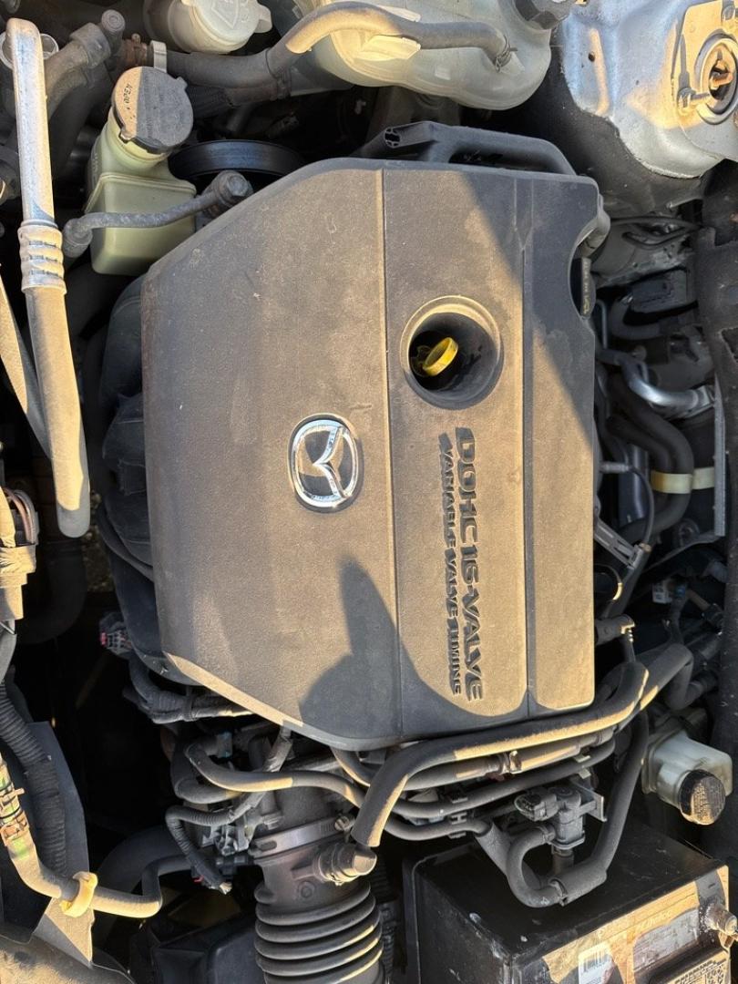 2010 SILVER MAZDA 6 I (1YVHZ8BH1A5) with an 2.5L engine, Automatic transmission, located at 1708 Broadway, Rockford, IL, 61104, (815) 397-5010, 42.252522, -89.069359- Photo#8