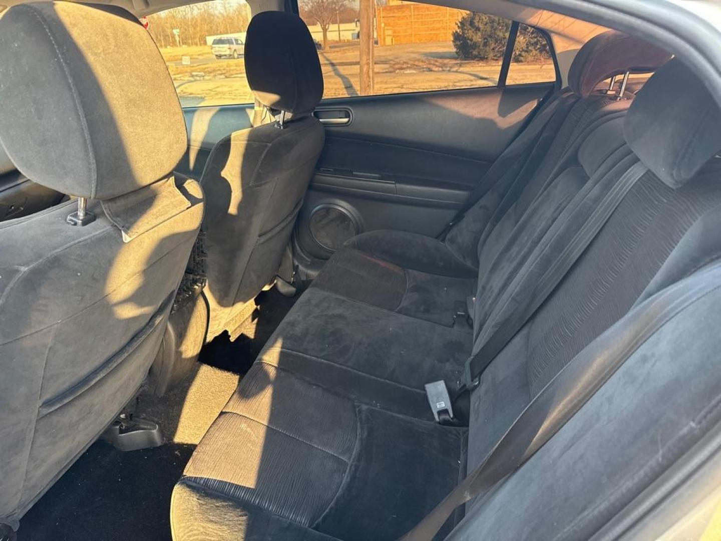 2010 SILVER MAZDA 6 I (1YVHZ8BH1A5) with an 2.5L engine, Automatic transmission, located at 1708 Broadway, Rockford, IL, 61104, (815) 397-5010, 42.252522, -89.069359 - Photo#4