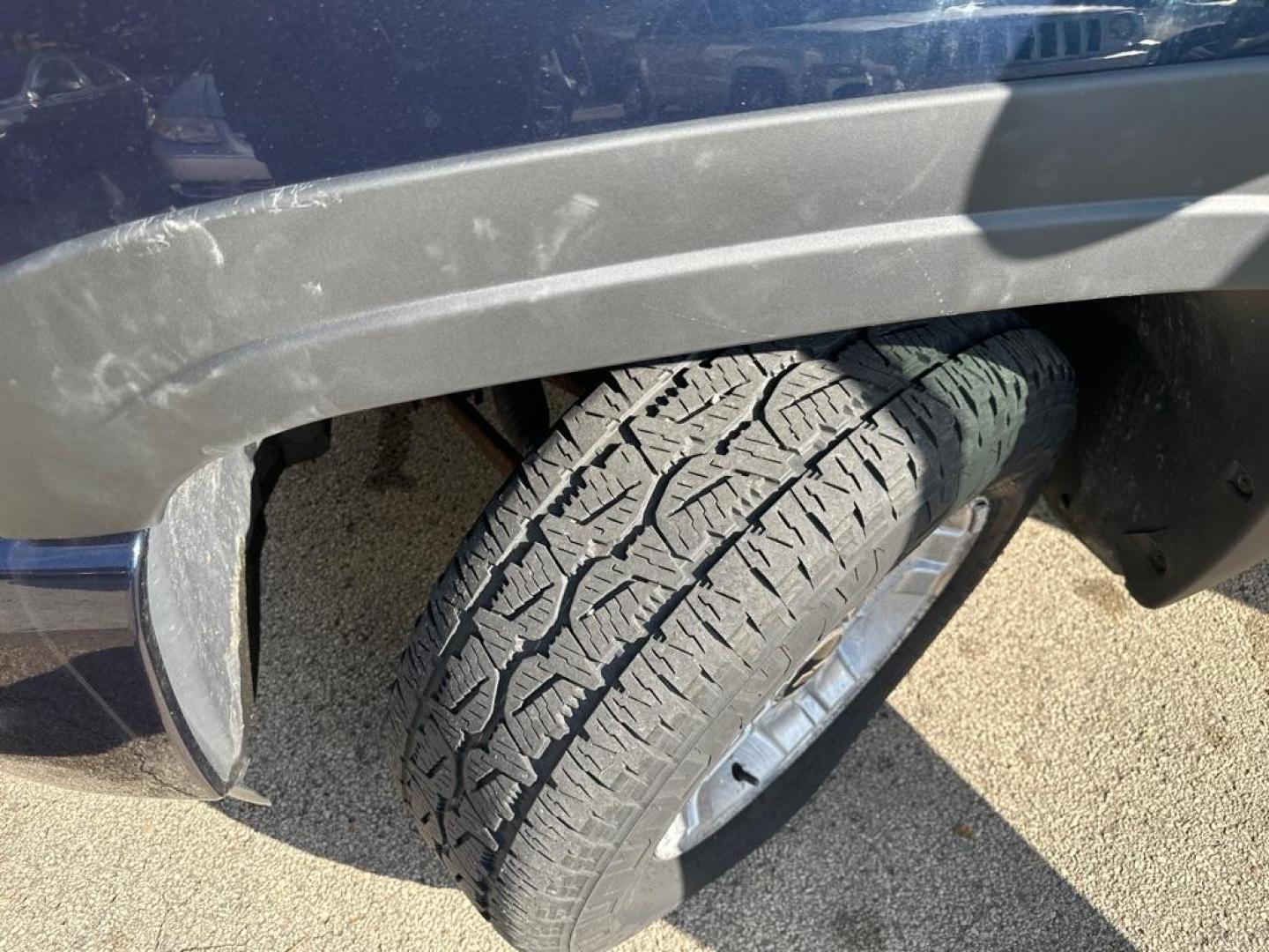 2007 BLUE CHEVROLET SILVERADO 1500 (1GCEK19J57Z) with an 5.3L engine, Automatic transmission, located at 1708 Broadway, Rockford, IL, 61104, (815) 397-5010, 42.252522, -89.069359 - Photo#3
