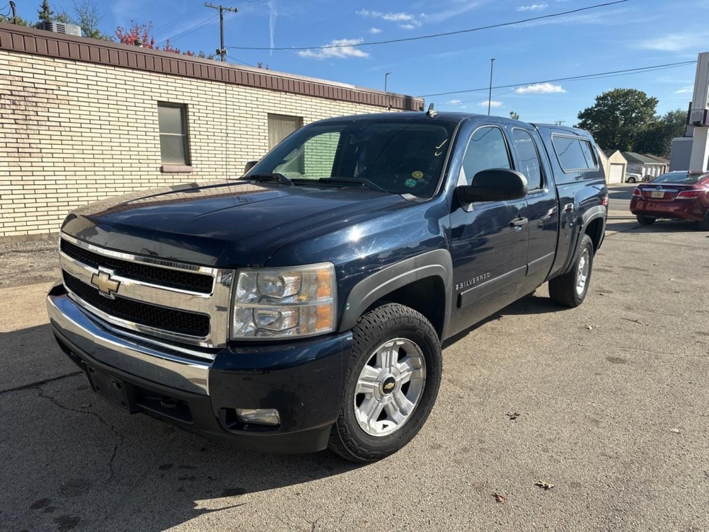 2007 BLUE CHEVROLET SILVERADO 1500 (1GCEK19J57Z) with an 5.3L engine, Automatic transmission, located at 1708 Broadway, Rockford, IL, 61104, (815) 397-5010, 42.252522, -89.069359- Photo#1