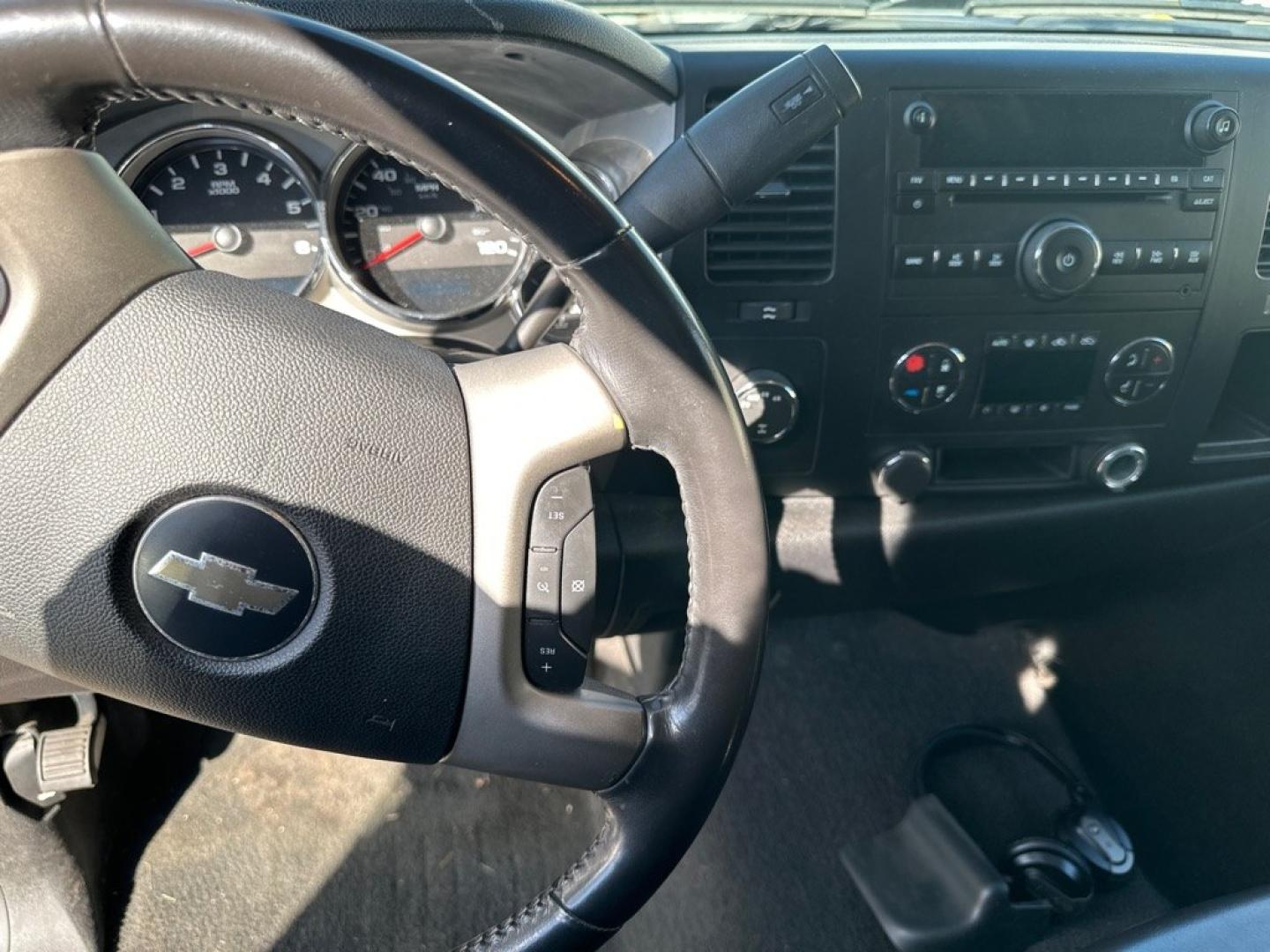 2007 BLUE CHEVROLET SILVERADO 1500 (1GCEK19J57Z) with an 5.3L engine, Automatic transmission, located at 1708 Broadway, Rockford, IL, 61104, (815) 397-5010, 42.252522, -89.069359- Photo#5