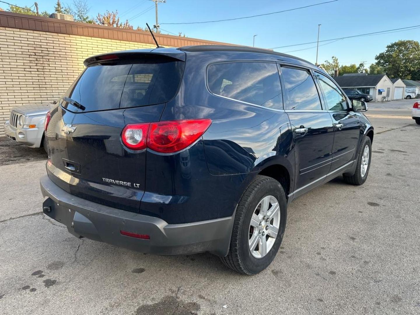 2012 BLUE CHEVROLET TRAVERSE LT (1GNKVGED2CJ) with an 3.6L engine, Automatic transmission, located at 1708 Broadway, Rockford, IL, 61104, (815) 397-5010, 42.252522, -89.069359 - Photo#2