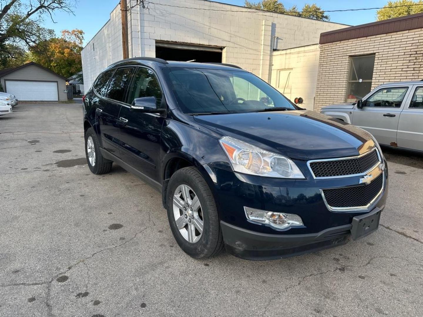 2012 BLUE CHEVROLET TRAVERSE LT (1GNKVGED2CJ) with an 3.6L engine, Automatic transmission, located at 1708 Broadway, Rockford, IL, 61104, (815) 397-5010, 42.252522, -89.069359 - Photo#3
