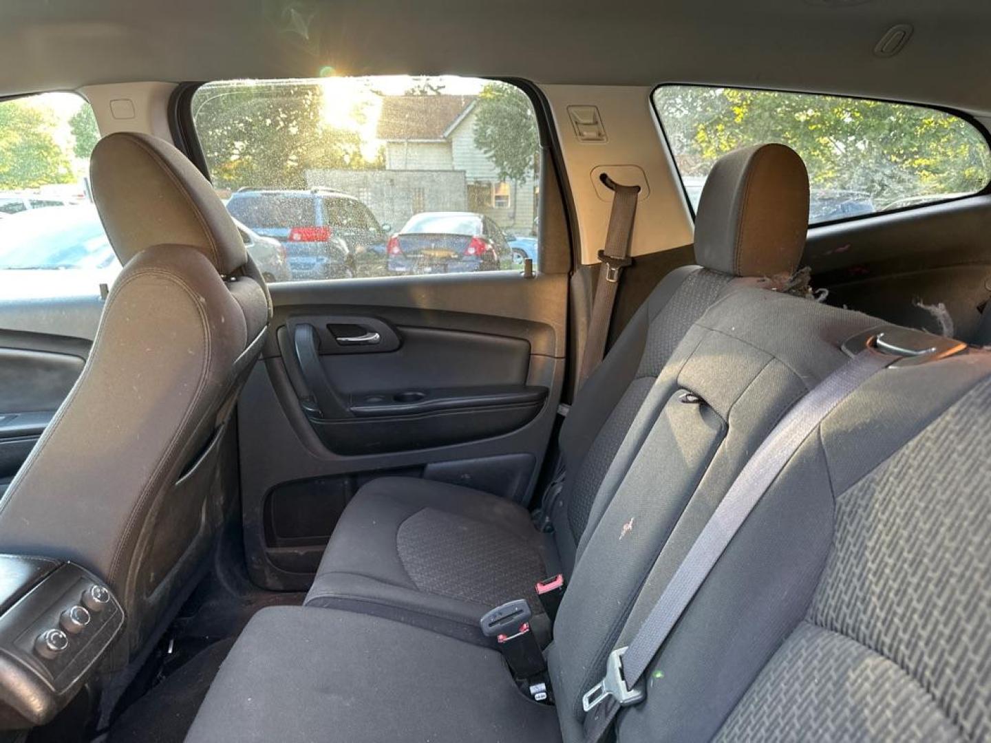 2012 BLUE CHEVROLET TRAVERSE LT (1GNKVGED2CJ) with an 3.6L engine, Automatic transmission, located at 1708 Broadway, Rockford, IL, 61104, (815) 397-5010, 42.252522, -89.069359 - Photo#5