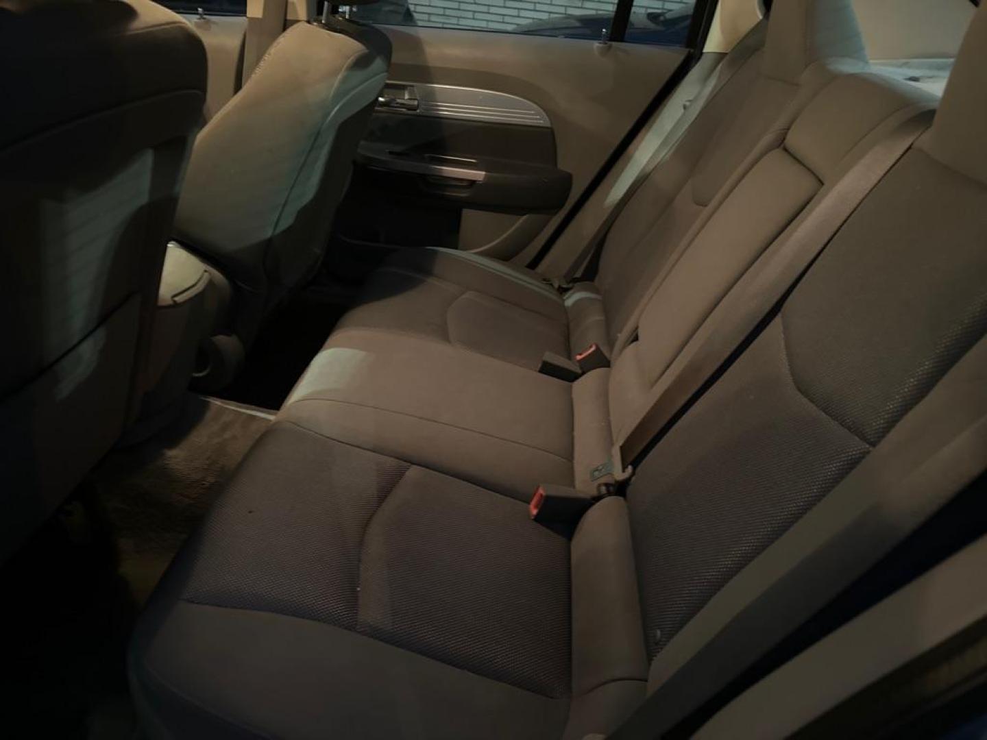 2007 SILVER CHRYSLER SEBRING TOURING (1C3LC56K87N) with an 2.4L engine, Automatic transmission, located at 1708 Broadway, Rockford, IL, 61104, (815) 397-5010, 42.252522, -89.069359 - Photo#4