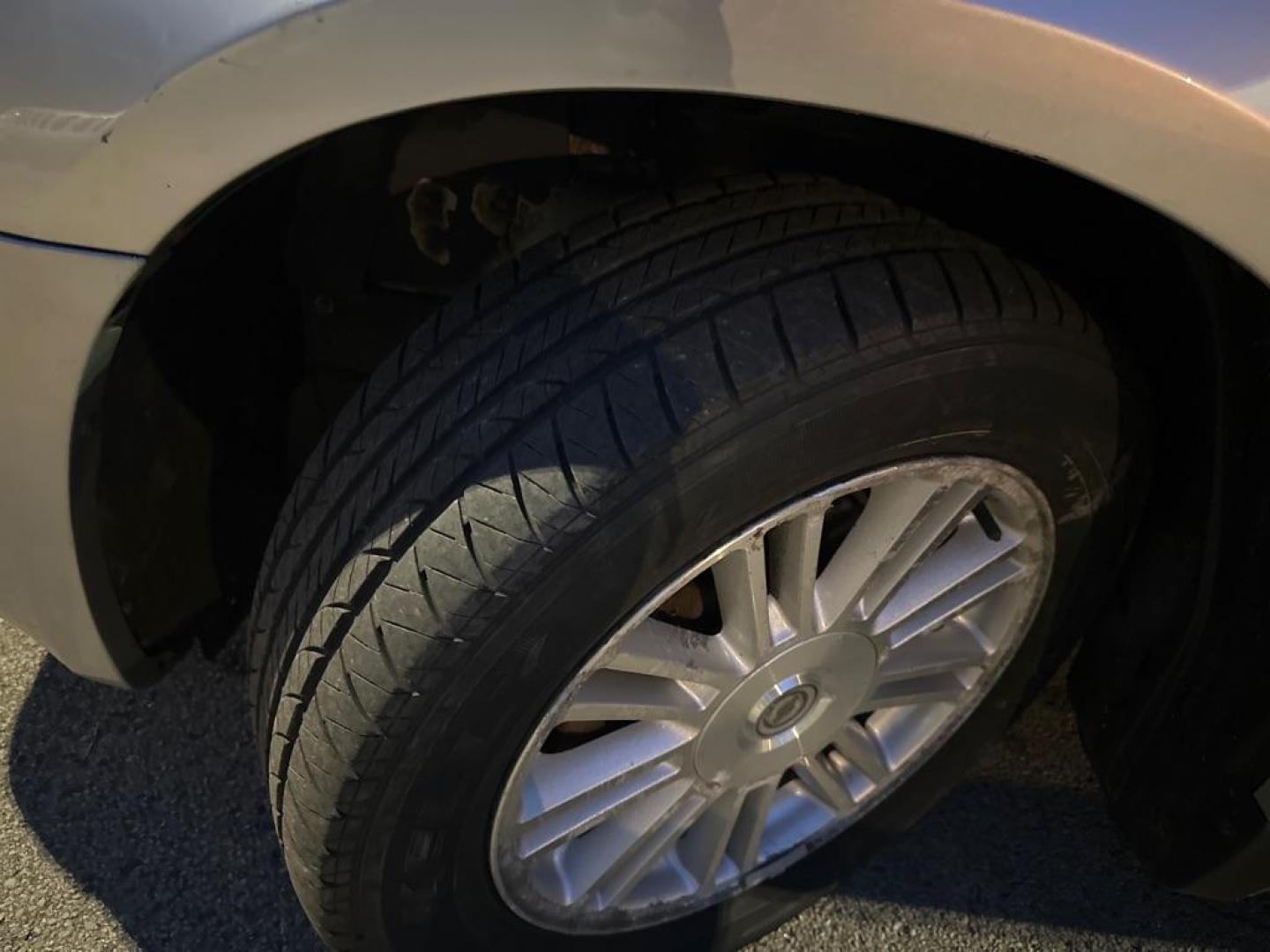 2007 SILVER CHRYSLER SEBRING TOURING (1C3LC56K87N) with an 2.4L engine, Automatic transmission, located at 1708 Broadway, Rockford, IL, 61104, (815) 397-5010, 42.252522, -89.069359 - Photo#6