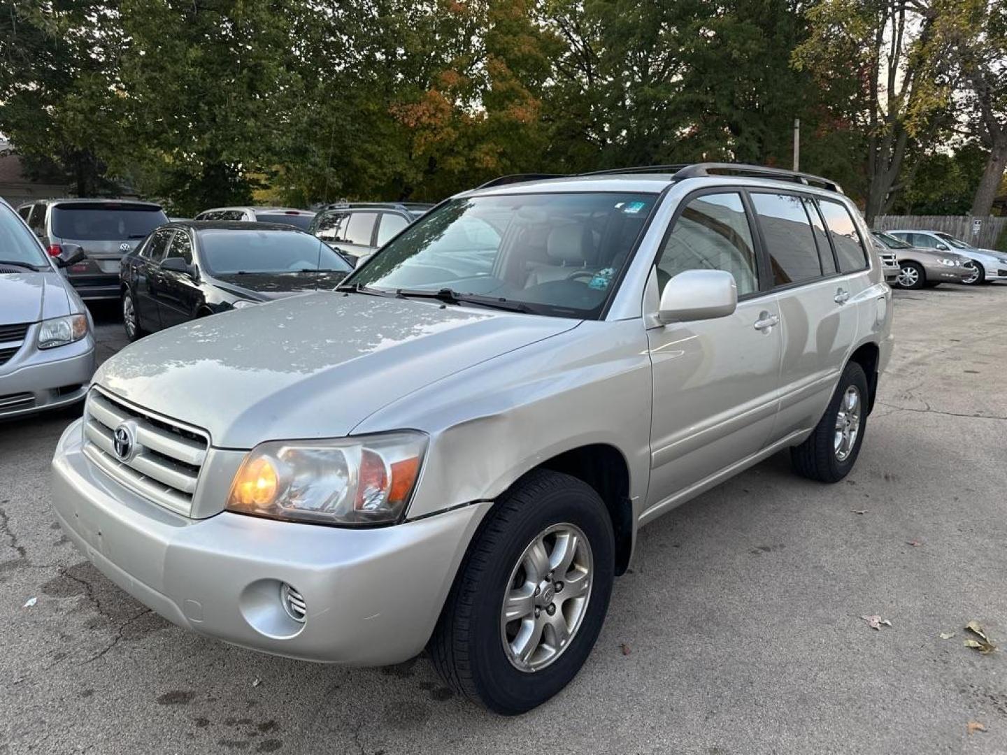 2005 SILVER TOYOTA HIGHLANDER LIMITED (JTEGP21A050) with an 3.3L engine, Automatic transmission, located at 1708 Broadway, Rockford, IL, 61104, (815) 397-5010, 42.252522, -89.069359 - Photo#0