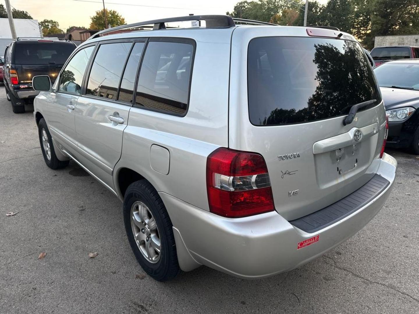 2005 SILVER TOYOTA HIGHLANDER LIMITED (JTEGP21A050) with an 3.3L engine, Automatic transmission, located at 1708 Broadway, Rockford, IL, 61104, (815) 397-5010, 42.252522, -89.069359 - Photo#1