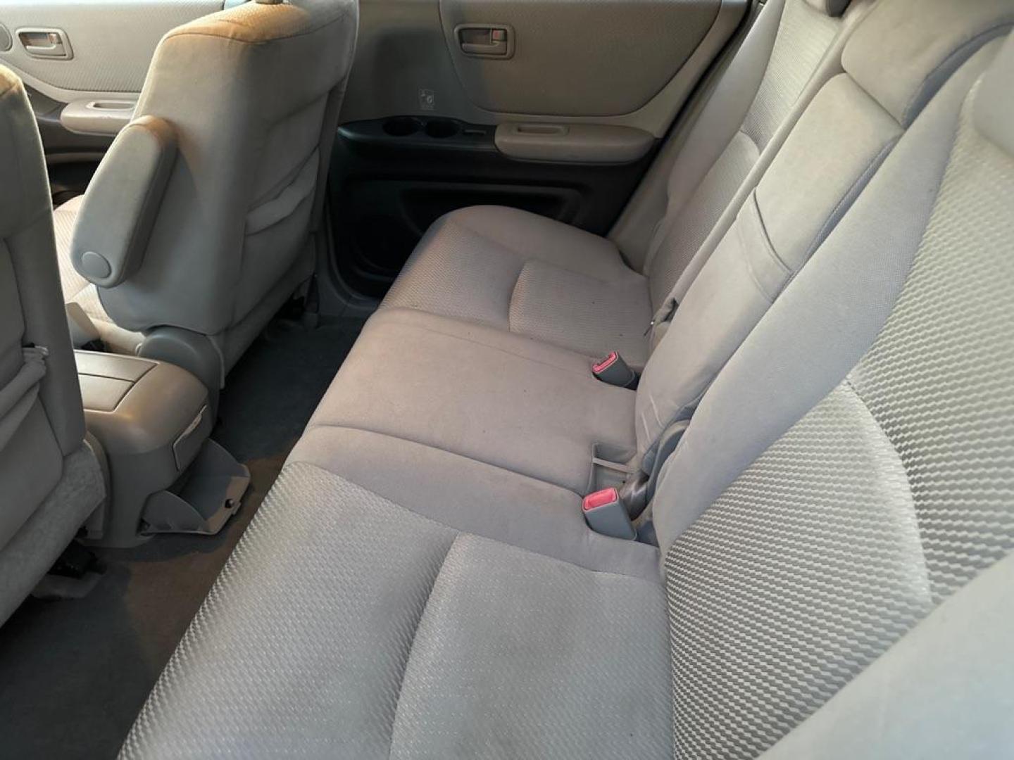 2005 SILVER TOYOTA HIGHLANDER LIMITED (JTEGP21A050) with an 3.3L engine, Automatic transmission, located at 1708 Broadway, Rockford, IL, 61104, (815) 397-5010, 42.252522, -89.069359 - Photo#6