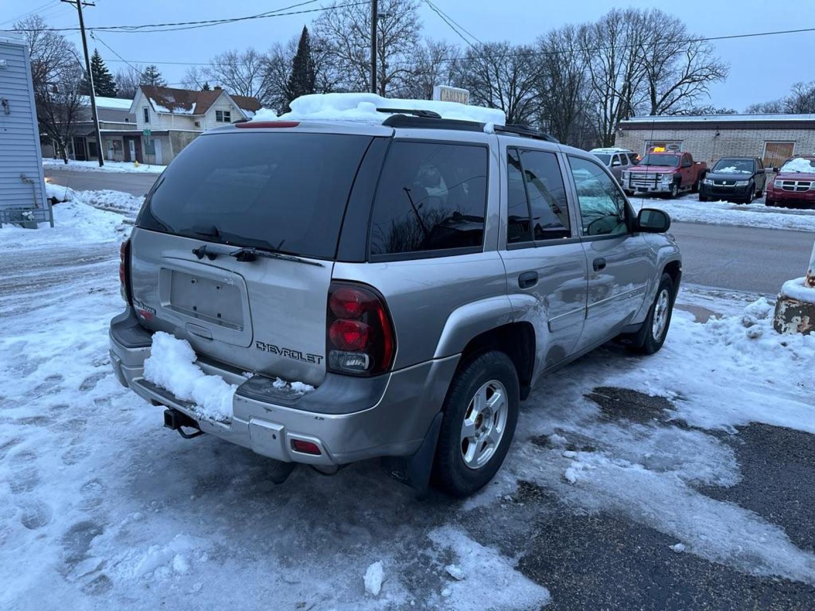 2002 TAN CHEVROLET TRAILBLAZER (1GNDT13S622) with an 4.2L engine, Automatic transmission, located at 1708 Broadway, Rockford, IL, 61104, (815) 397-5010, 42.252522, -89.069359 - Photo #2
