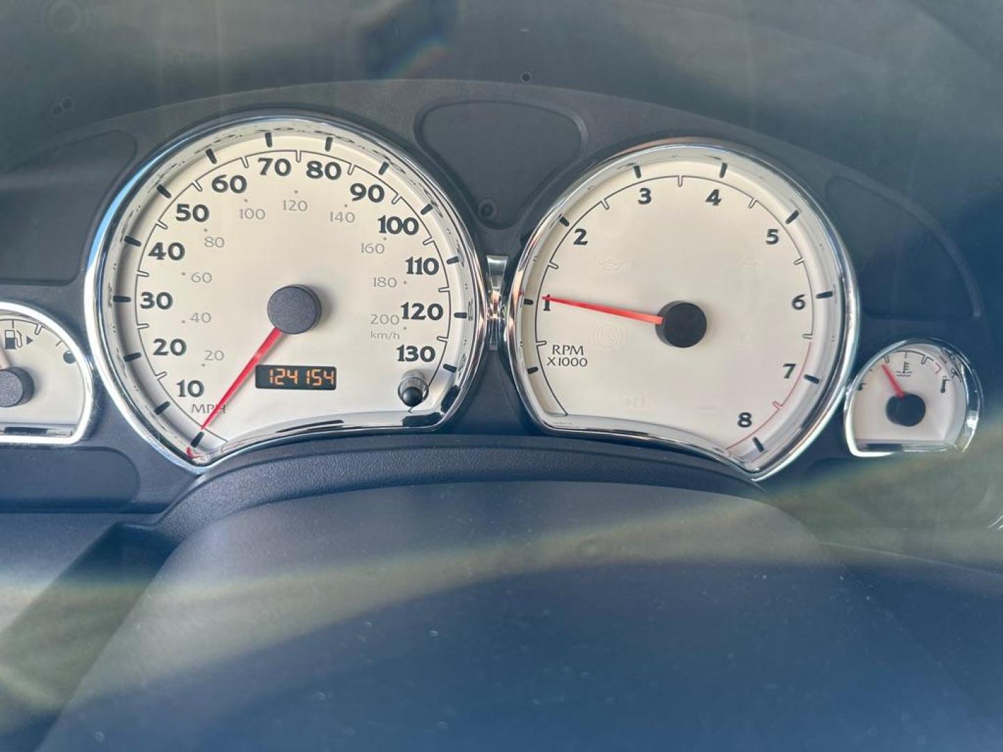 2007 SILVER SATURN VUE (5GZCZ63457S) with an 3.5L engine, Automatic transmission, located at 1708 Broadway, Rockford, IL, 61104, (815) 397-5010, 42.252522, -89.069359 - Photo#6