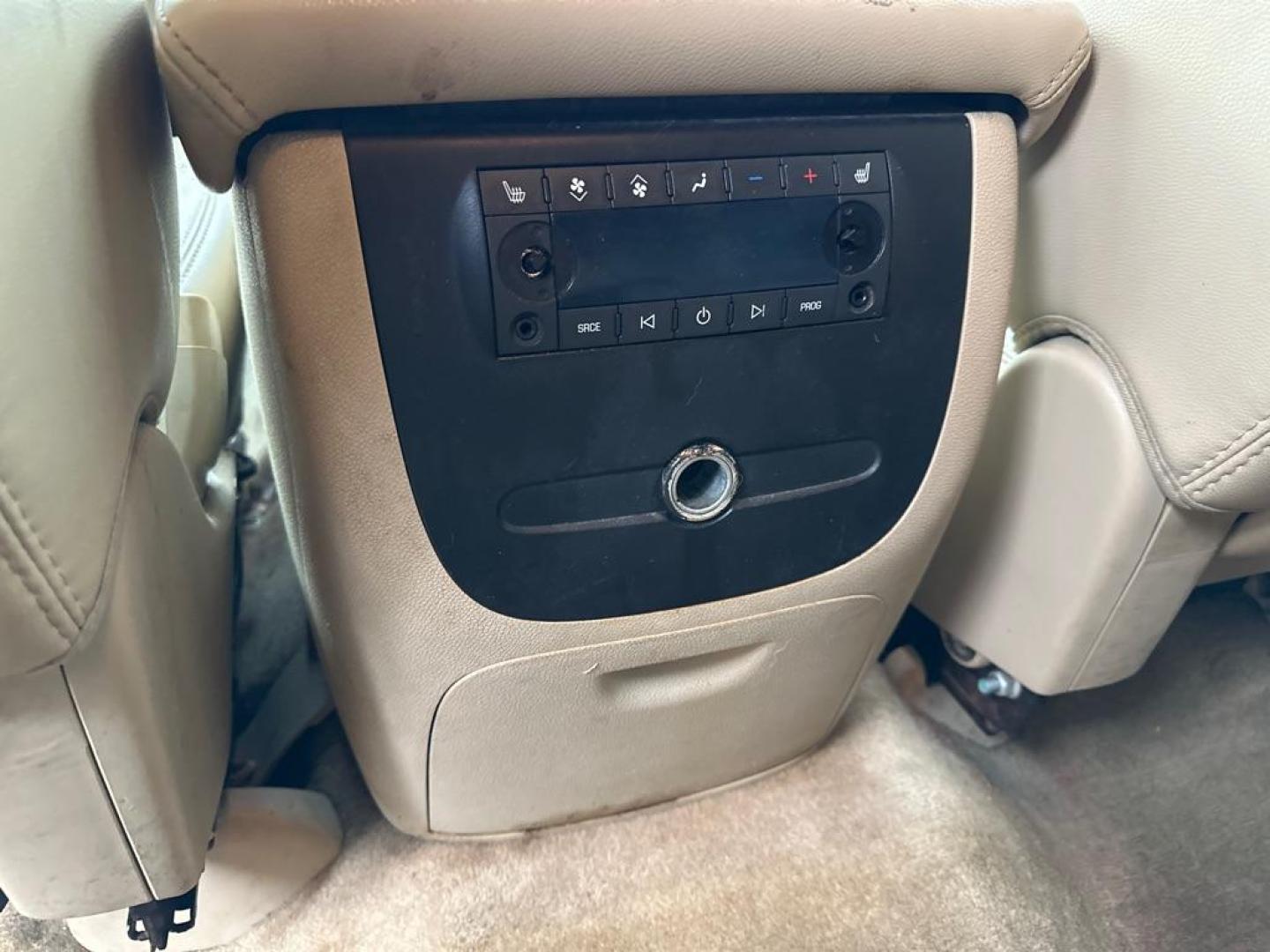 2007 GOLD CHEVROLET SUBURBAN 1500 (1GNFK16377J) with an 5.3L engine, Automatic transmission, located at 1708 Broadway, Rockford, IL, 61104, (815) 397-5010, 42.252522, -89.069359 - Photo#9