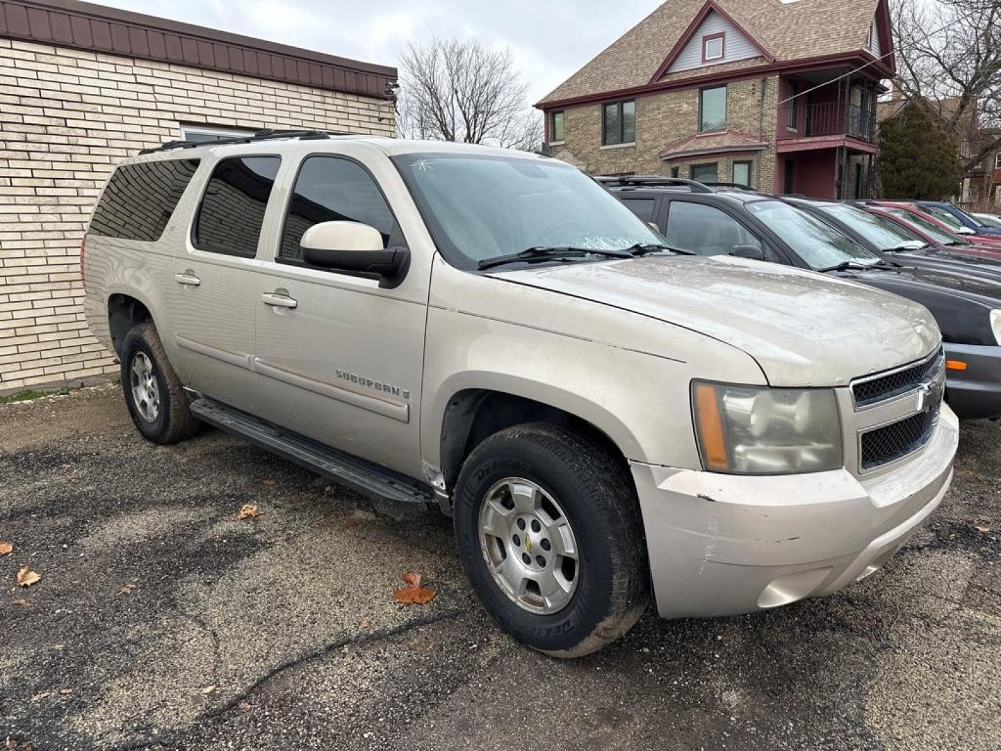 2007 GOLD CHEVROLET SUBURBAN 1500 (1GNFK16377J) with an 5.3L engine, Automatic transmission, located at 1708 Broadway, Rockford, IL, 61104, (815) 397-5010, 42.252522, -89.069359 - Photo#5