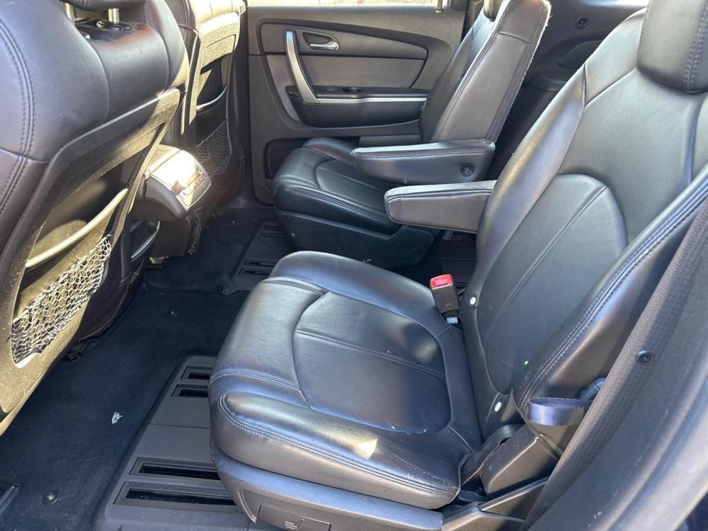 2007 BLUE GMC ACADIA SLT-1 (1GKER23707J) with an 3.6L engine, Automatic transmission, located at 1708 Broadway, Rockford, IL, 61104, (815) 397-5010, 42.252522, -89.069359 - Photo#5