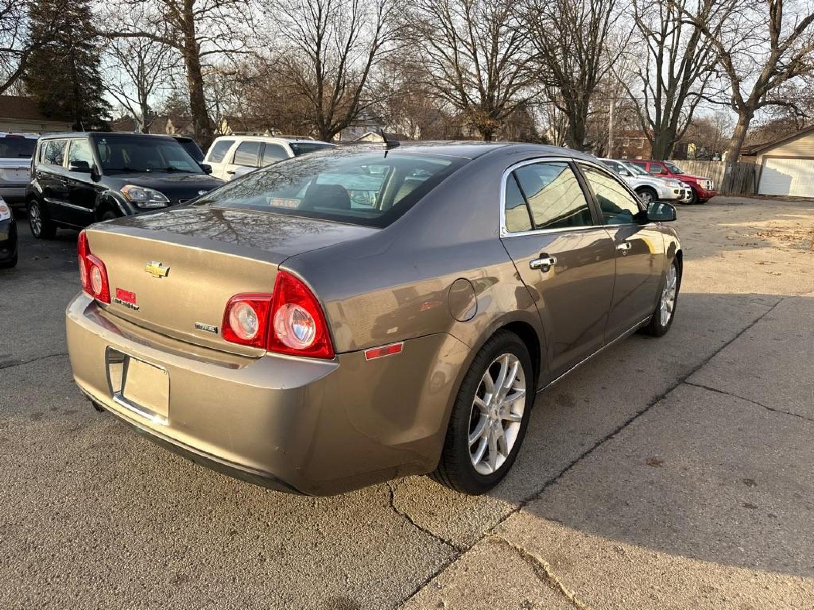 2010 GRAY CHEVROLET MALIBU LTZ (1G1ZE5E0XAF) with an 2.4L engine, Automatic transmission, located at 1708 Broadway, Rockford, IL, 61104, (815) 397-5010, 42.252522, -89.069359 - Photo #2