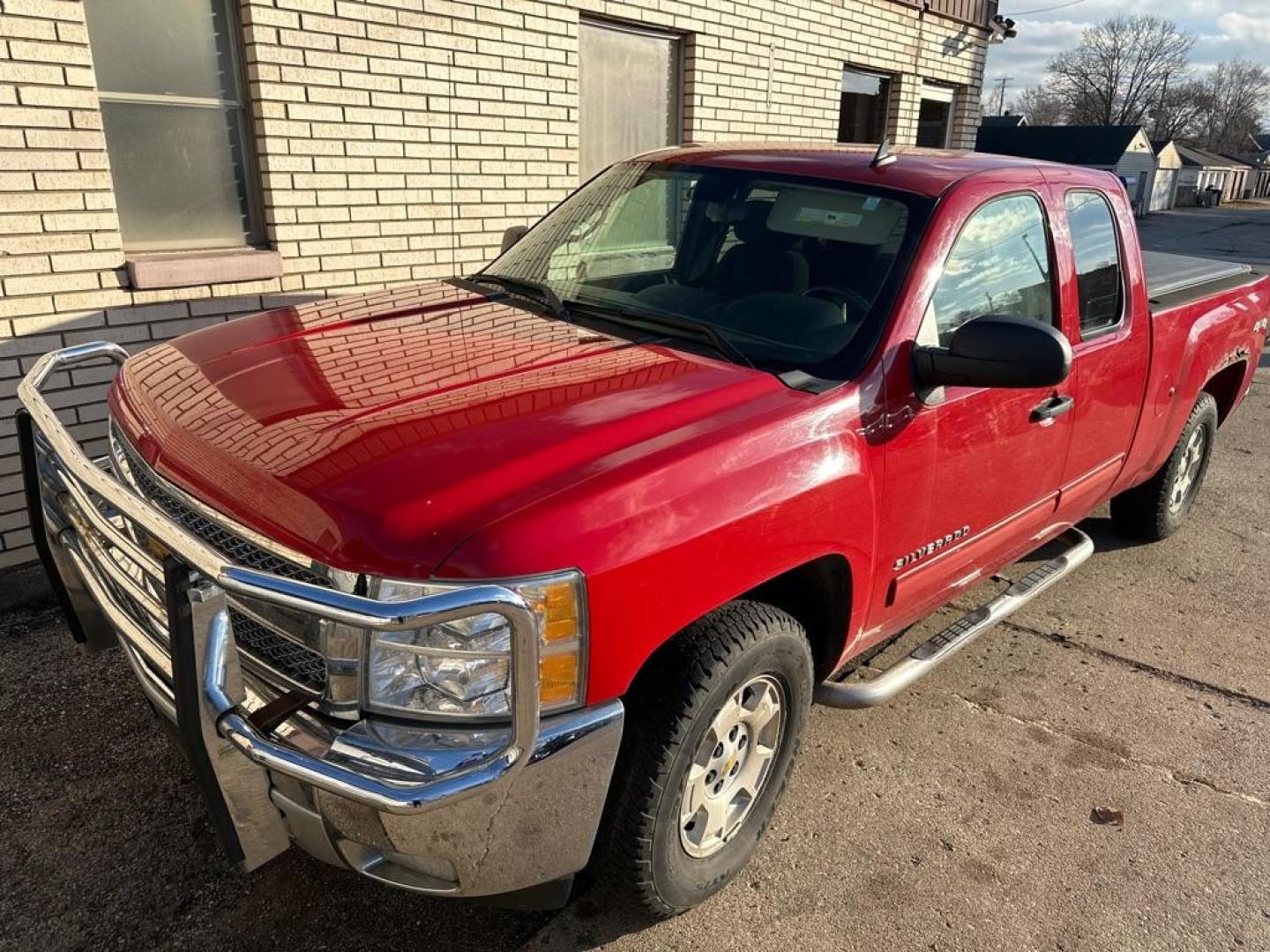 2012 RED CHEVROLET SILVERADO 1500 LT (1GCRKSE75CZ) with an 5.3L engine, Automatic transmission, located at 1708 Broadway, Rockford, IL, 61104, (815) 397-5010, 42.252522, -89.069359 - Photo#1