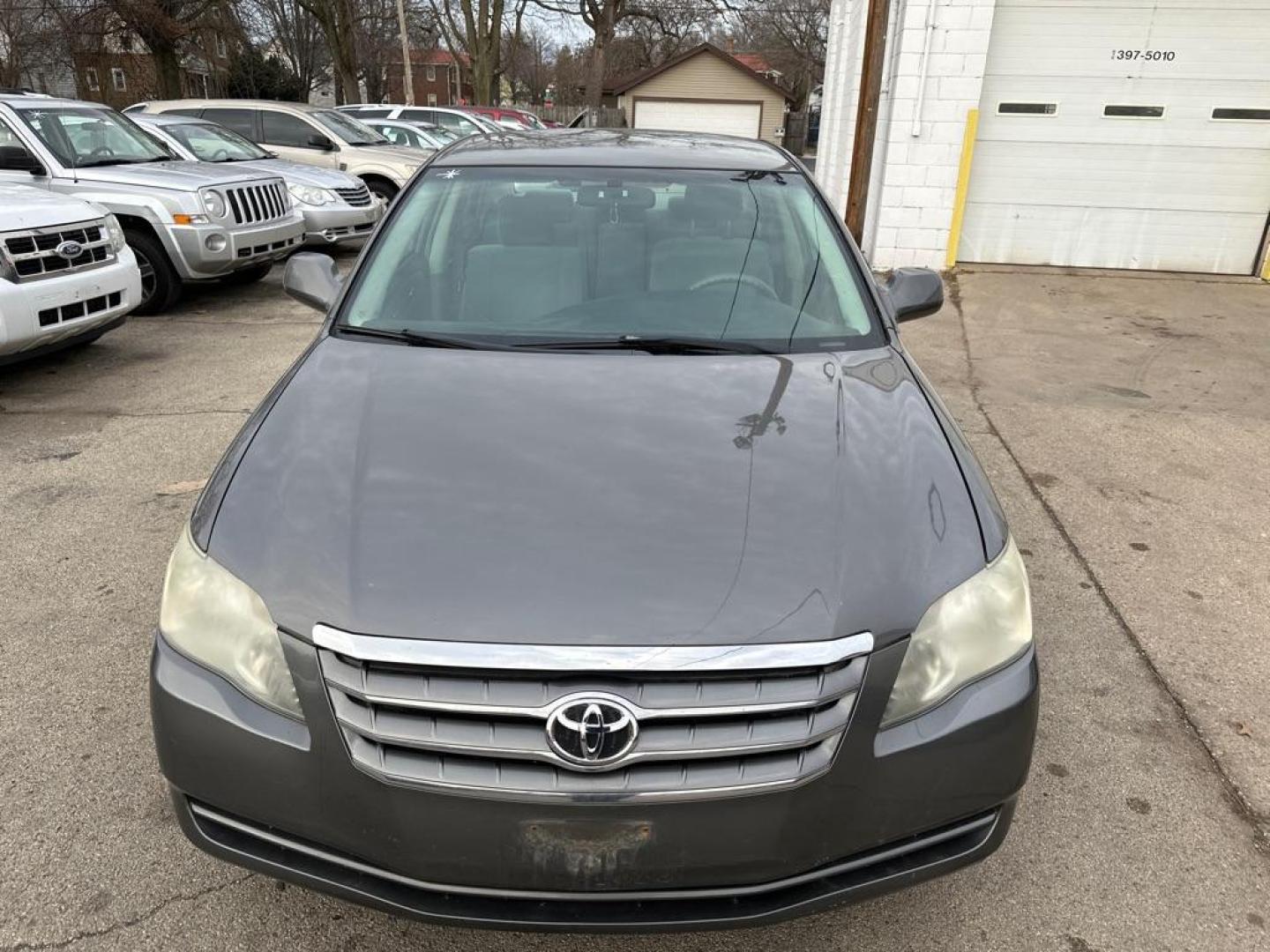 2007 GREY TOYOTA AVALON XL (4T1BK36B07U) with an 3.5L engine, Automatic transmission, located at 1708 Broadway, Rockford, IL, 61104, (815) 397-5010, 42.252522, -89.069359 - Photo#4