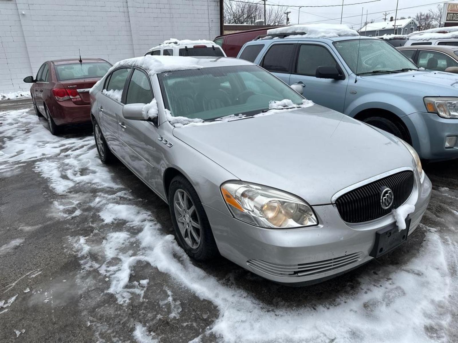 2007 SILVER BUICK LUCERNE CXL (1G4HD57217U) with an 3.8L engine, Automatic transmission, located at 1708 Broadway, Rockford, IL, 61104, (815) 397-5010, 42.252522, -89.069359 - Photo #0