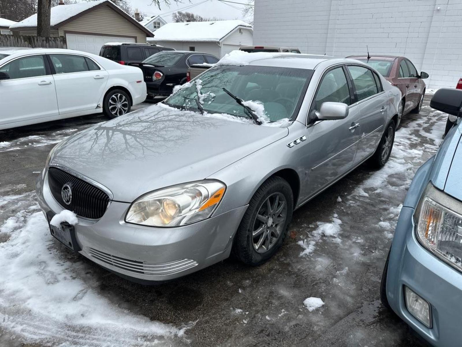 2007 SILVER BUICK LUCERNE CXL (1G4HD57217U) with an 3.8L engine, Automatic transmission, located at 1708 Broadway, Rockford, IL, 61104, (815) 397-5010, 42.252522, -89.069359 - Photo #1