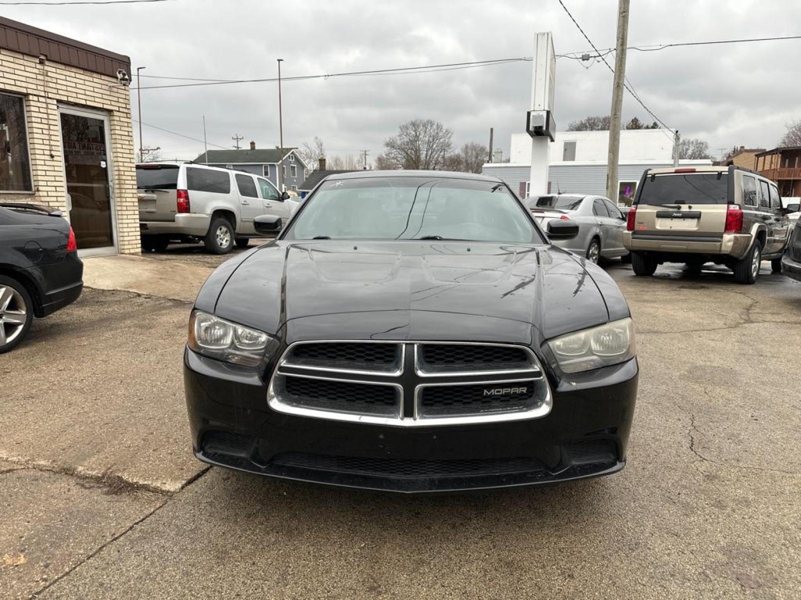 2012 BLACK DODGE CHARGER SE (2C3CDXBG5CH) with an 3.6L engine, Automatic transmission, located at 1708 Broadway, Rockford, IL, 61104, (815) 397-5010, 42.252522, -89.069359 - Photo #4