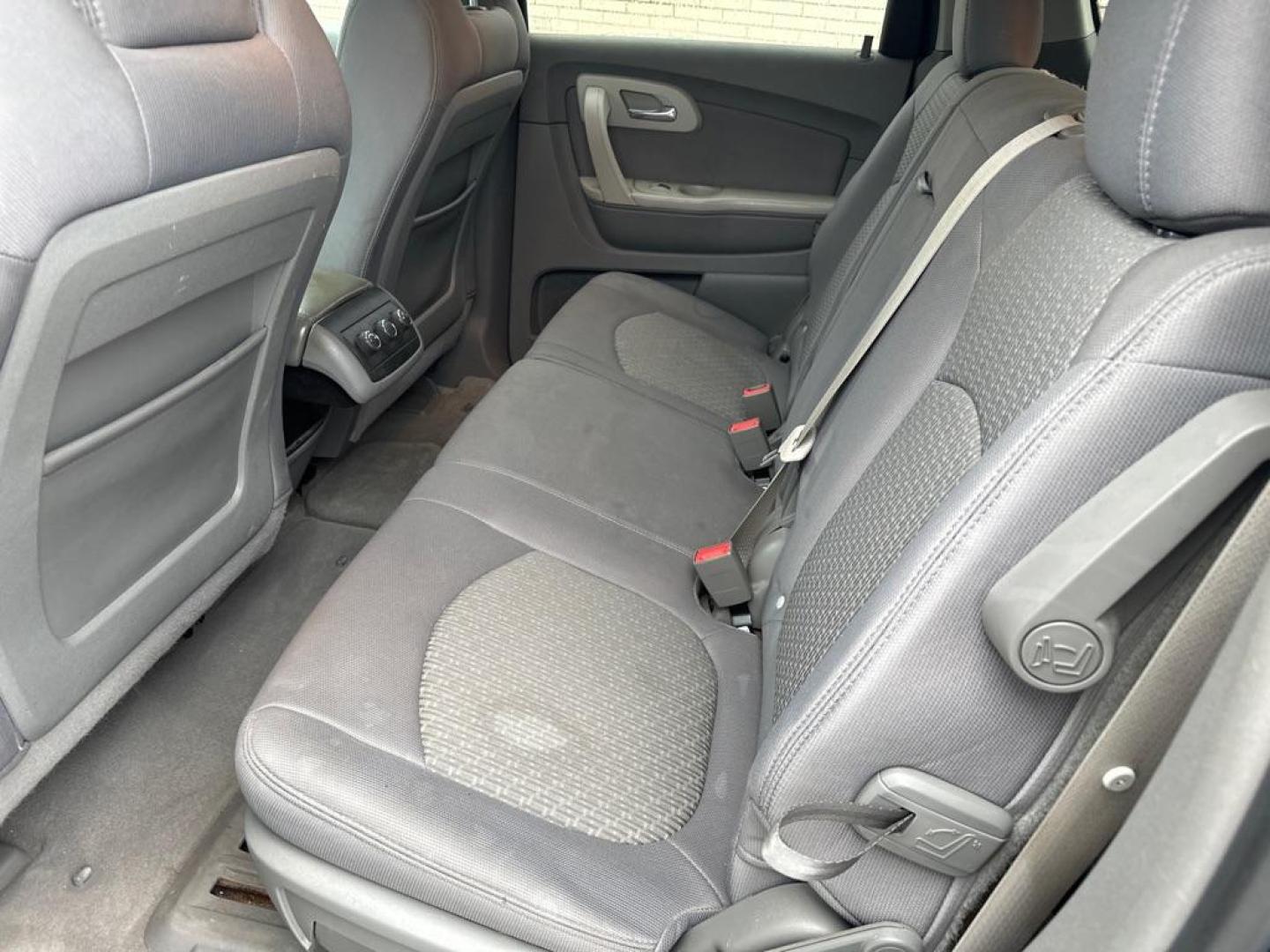 2010 BLUE CHEVROLET TRAVERSE LS (1GNLREEDXAJ) with an 3.6L engine, Automatic transmission, located at 1708 Broadway, Rockford, IL, 61104, (815) 397-5010, 42.252522, -89.069359 - Photo#5