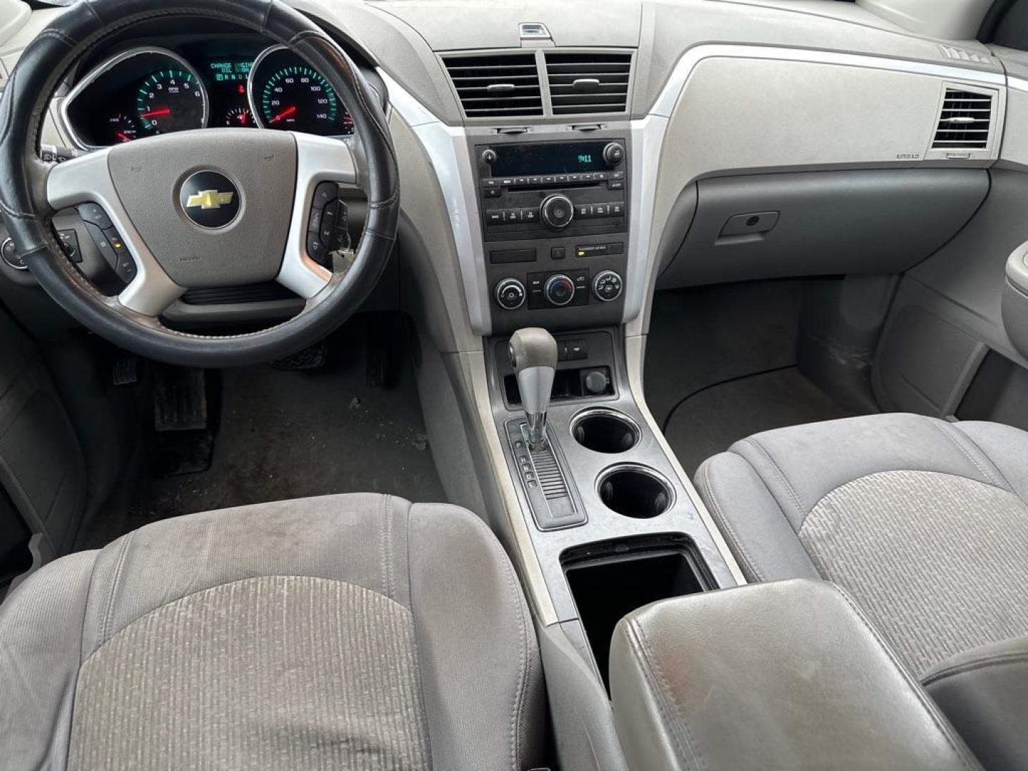 2010 BLUE CHEVROLET TRAVERSE LS (1GNLREEDXAJ) with an 3.6L engine, Automatic transmission, located at 1708 Broadway, Rockford, IL, 61104, (815) 397-5010, 42.252522, -89.069359 - Photo#7