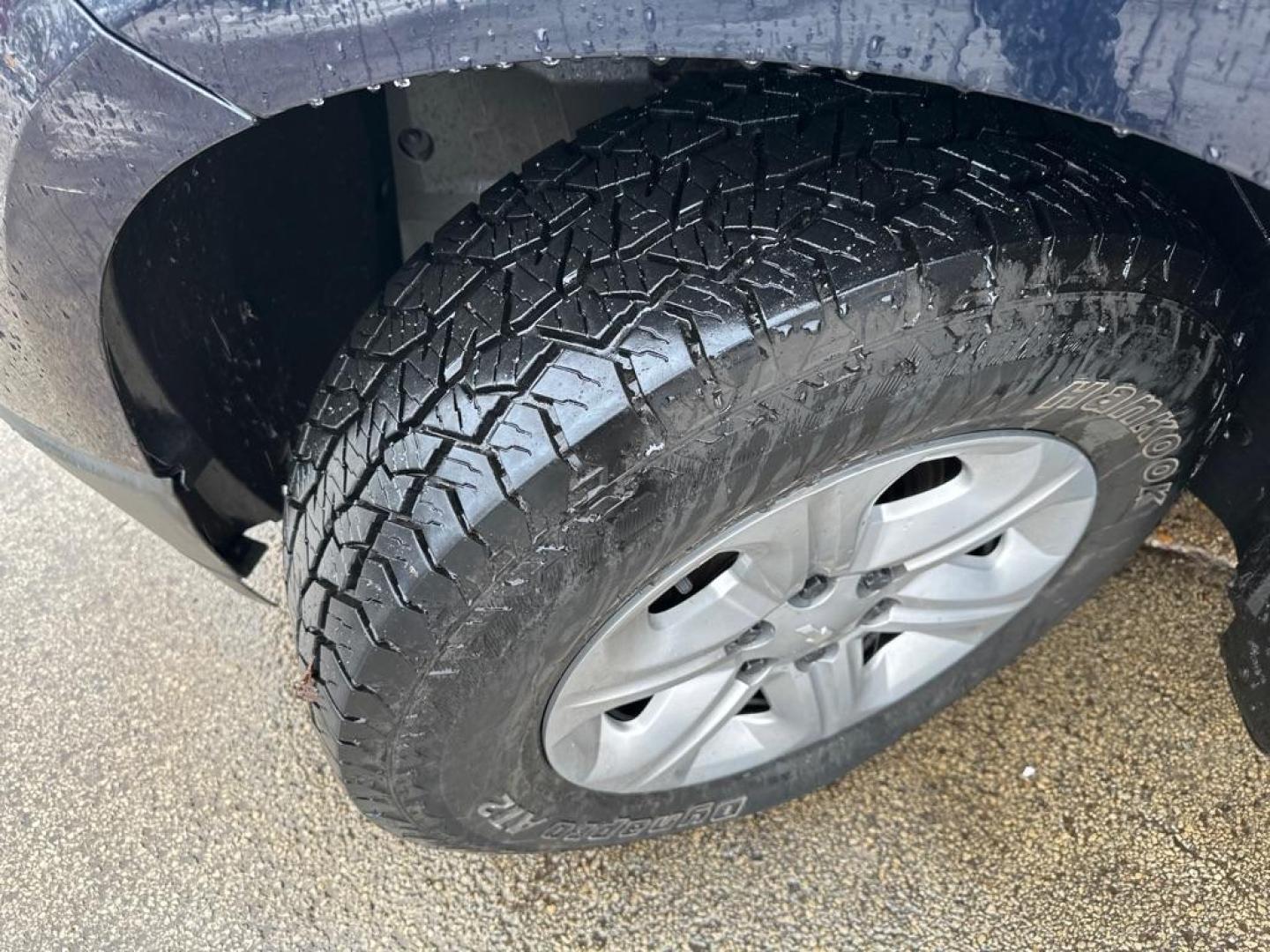 2010 BLUE CHEVROLET TRAVERSE LS (1GNLREEDXAJ) with an 3.6L engine, Automatic transmission, located at 1708 Broadway, Rockford, IL, 61104, (815) 397-5010, 42.252522, -89.069359 - Photo#9