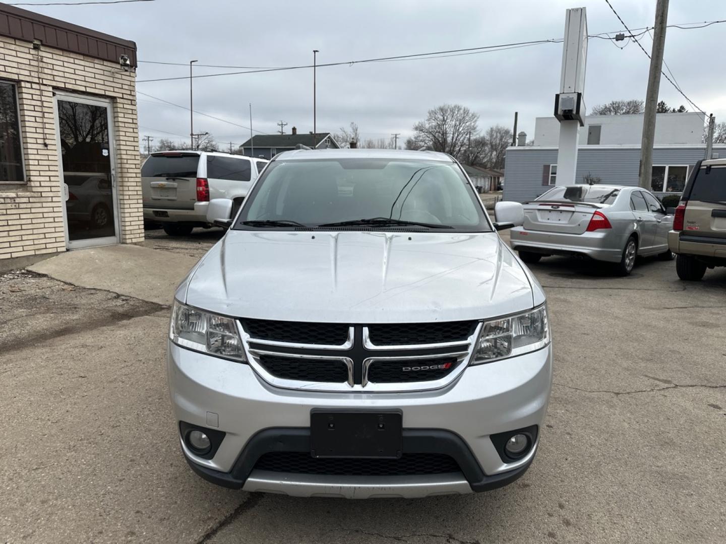 2011 SILVER DODGE JOURNEY R/T (3D4PH6FGXBT) with an 3.6L engine, Automatic transmission, located at 1708 Broadway, Rockford, IL, 61104, (815) 397-5010, 42.252522, -89.069359- Photo#4