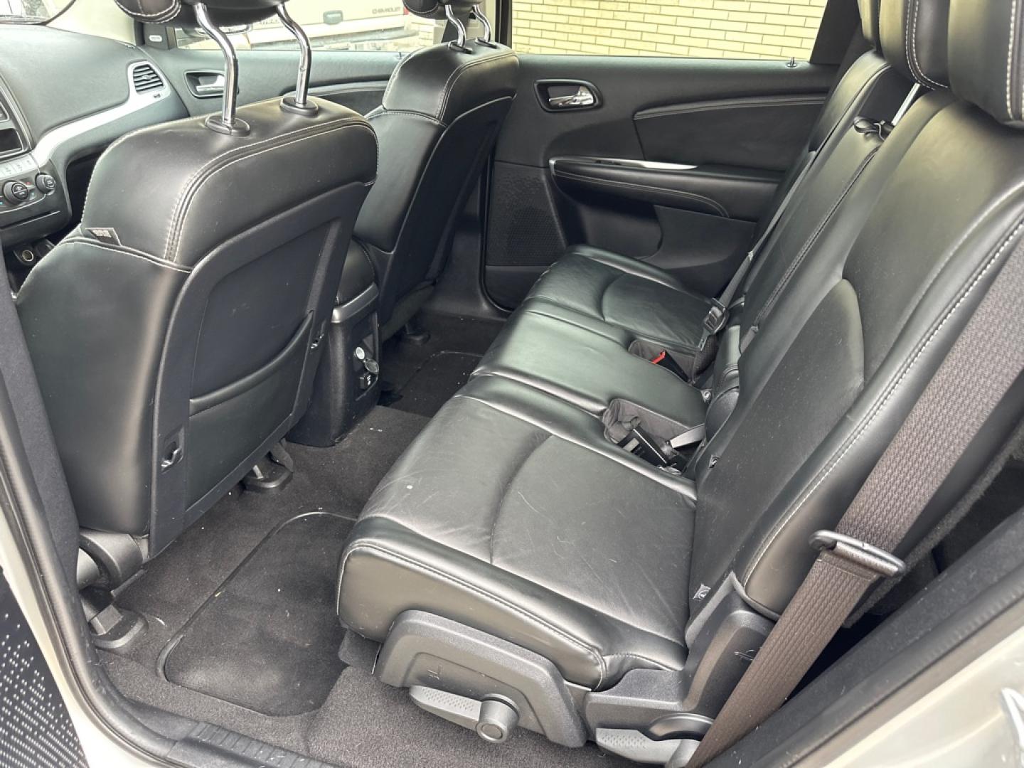 2011 SILVER DODGE JOURNEY R/T (3D4PH6FGXBT) with an 3.6L engine, Automatic transmission, located at 1708 Broadway, Rockford, IL, 61104, (815) 397-5010, 42.252522, -89.069359- Photo#5