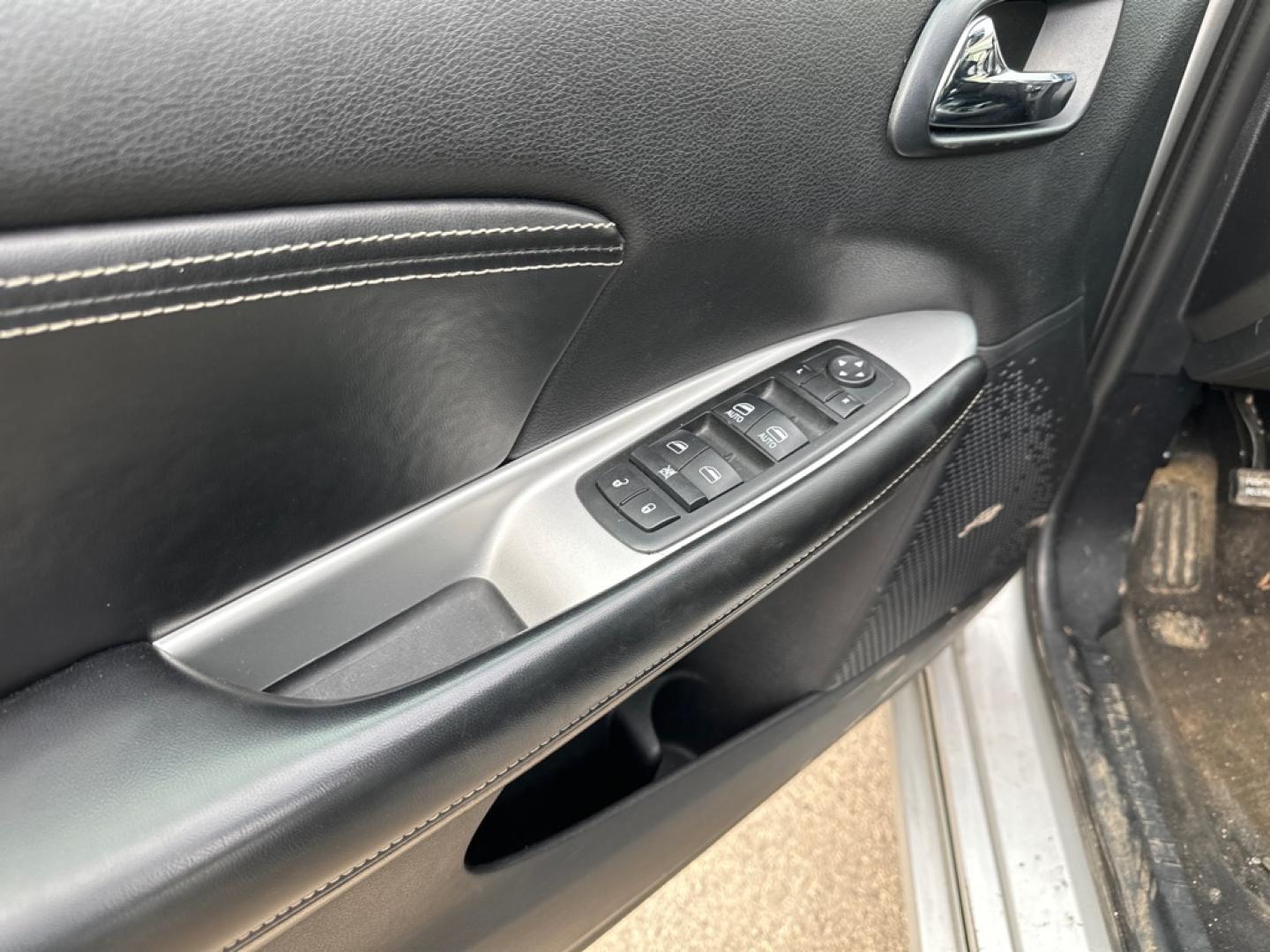 2011 SILVER DODGE JOURNEY R/T (3D4PH6FGXBT) with an 3.6L engine, Automatic transmission, located at 1708 Broadway, Rockford, IL, 61104, (815) 397-5010, 42.252522, -89.069359- Photo#7