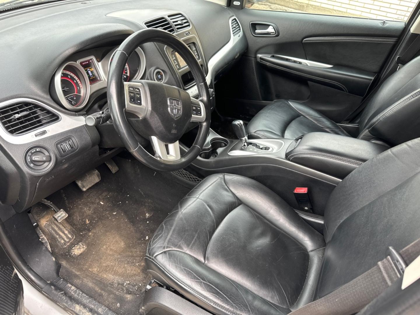 2011 SILVER DODGE JOURNEY R/T (3D4PH6FGXBT) with an 3.6L engine, Automatic transmission, located at 1708 Broadway, Rockford, IL, 61104, (815) 397-5010, 42.252522, -89.069359- Photo#8