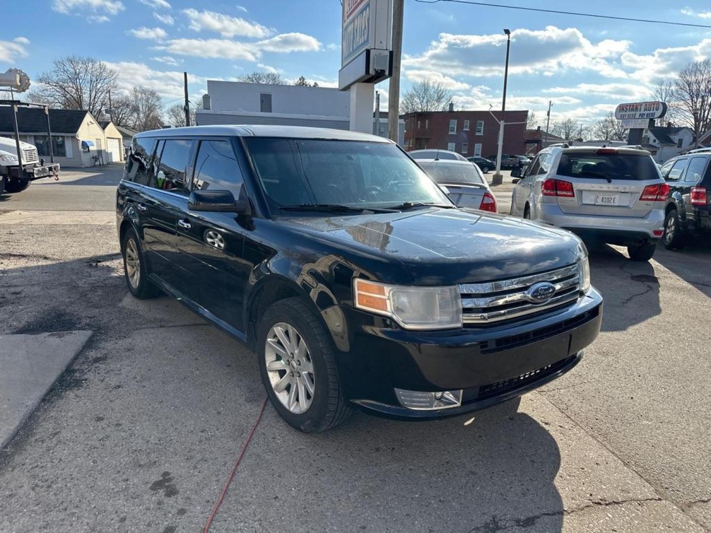 2009 BLACK FORD FLEX SEL (2FMDK52CX9B) with an 3.5L engine, Automatic transmission, located at 1708 Broadway, Rockford, IL, 61104, (815) 397-5010, 42.252522, -89.069359 - Photo#4