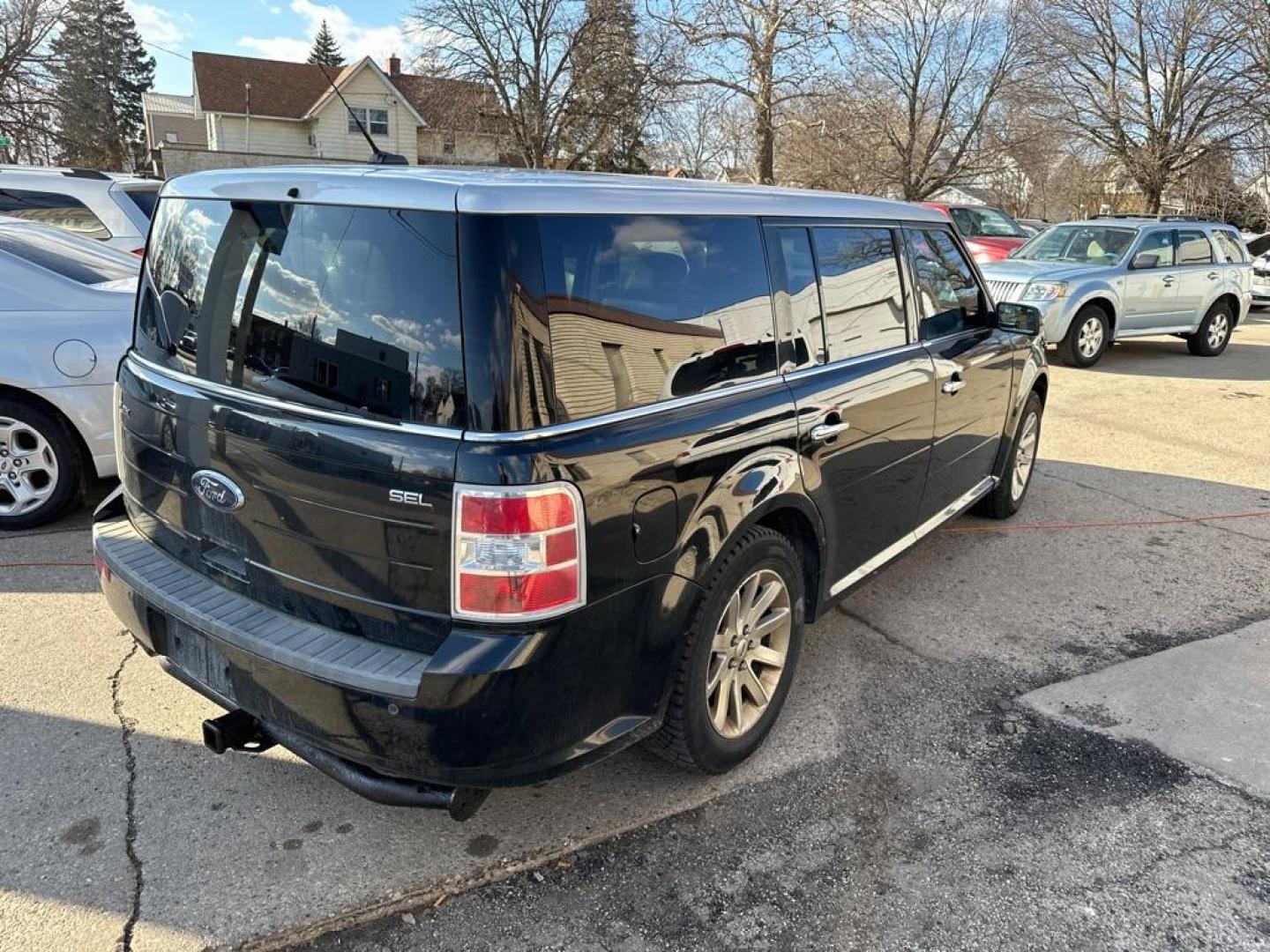 2009 BLACK FORD FLEX SEL (2FMDK52CX9B) with an 3.5L engine, Automatic transmission, located at 1708 Broadway, Rockford, IL, 61104, (815) 397-5010, 42.252522, -89.069359 - Photo#3