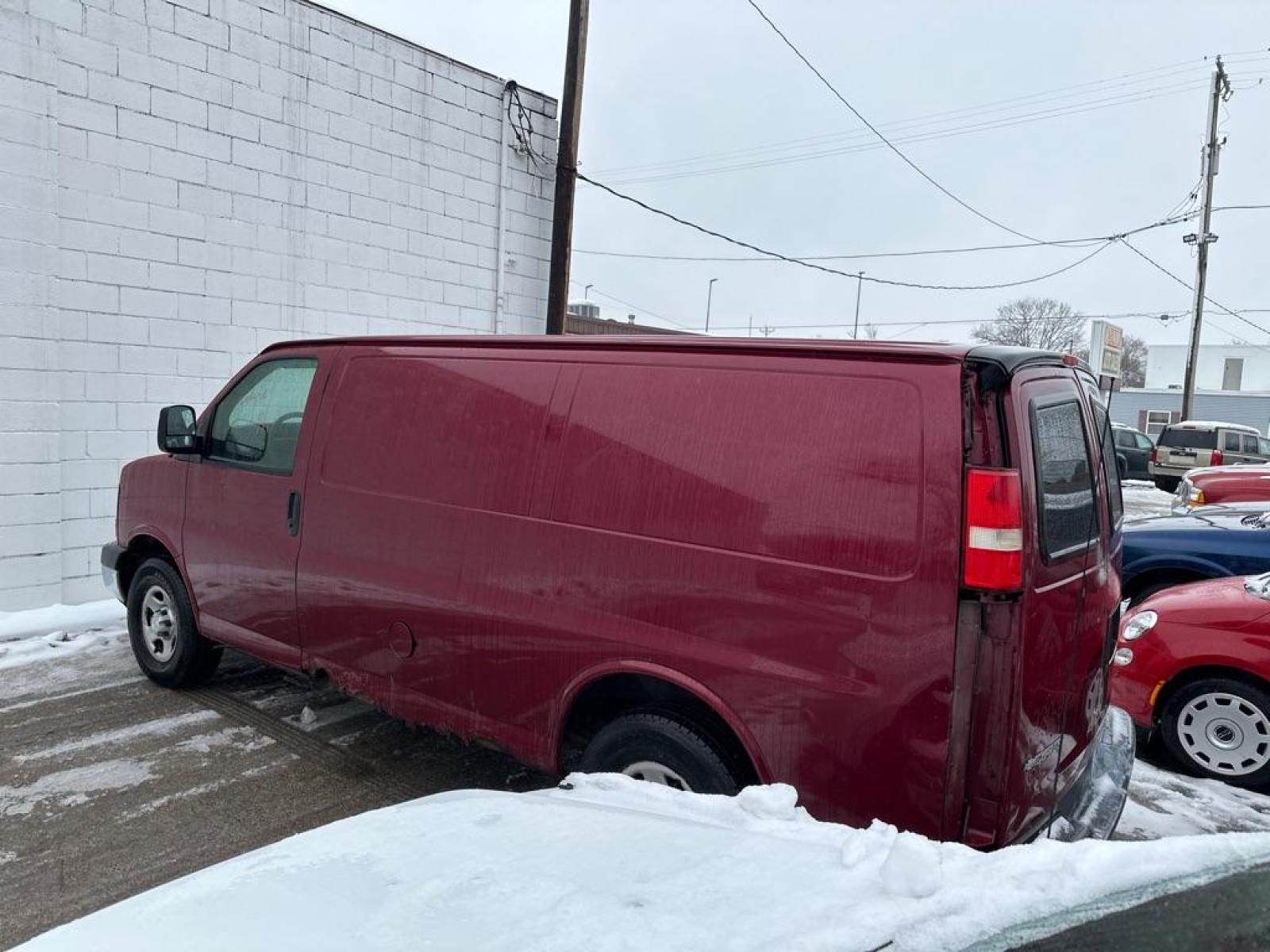 2008 RED CHEVROLET EXPRESS G1500 (1GCFG154181) with an 5.3L engine, Automatic transmission, located at 1708 Broadway, Rockford, IL, 61104, (815) 397-5010, 42.252522, -89.069359 - Photo #1