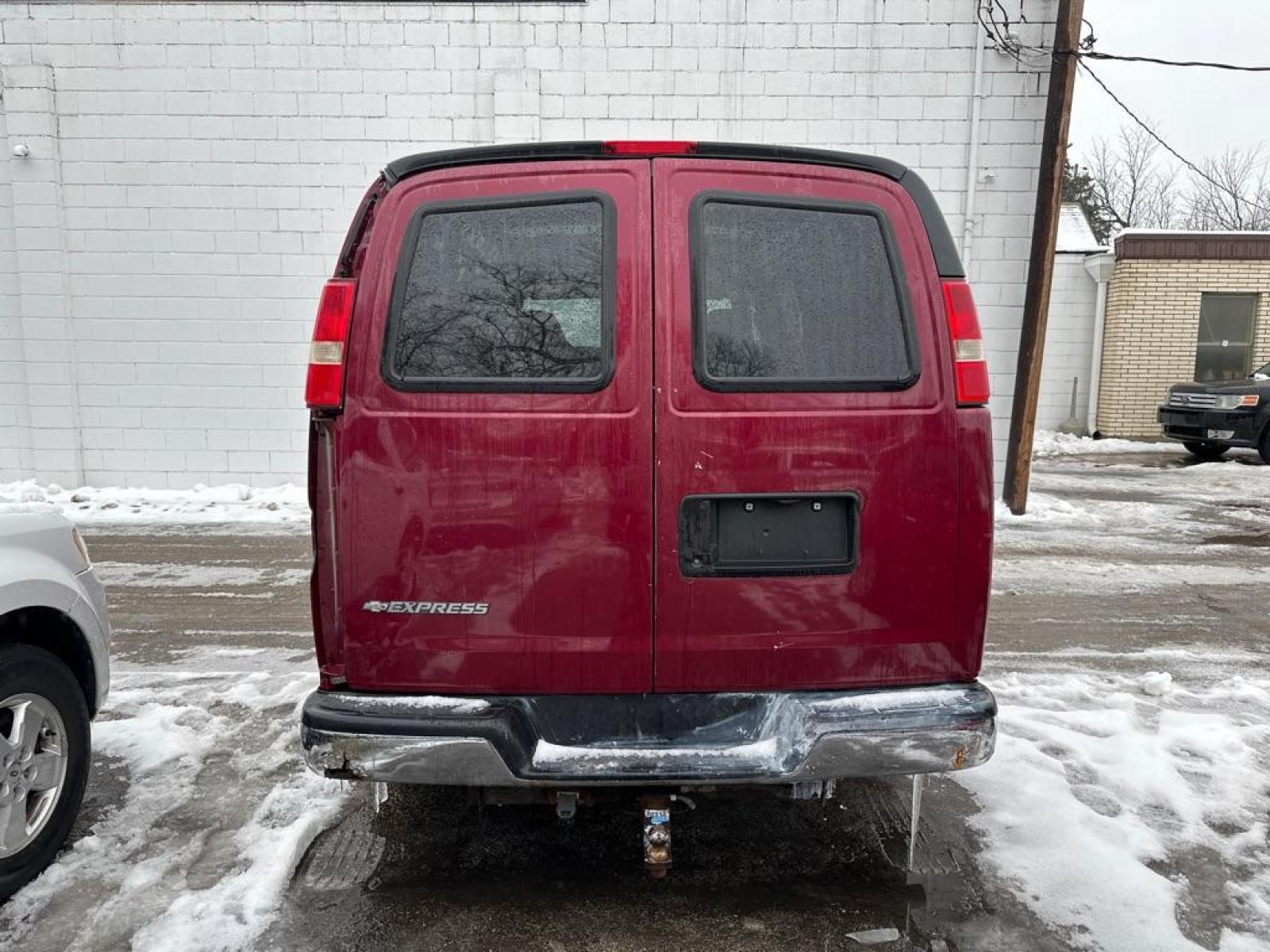 2008 RED CHEVROLET EXPRESS G1500 (1GCFG154181) with an 5.3L engine, Automatic transmission, located at 1708 Broadway, Rockford, IL, 61104, (815) 397-5010, 42.252522, -89.069359 - Photo #2