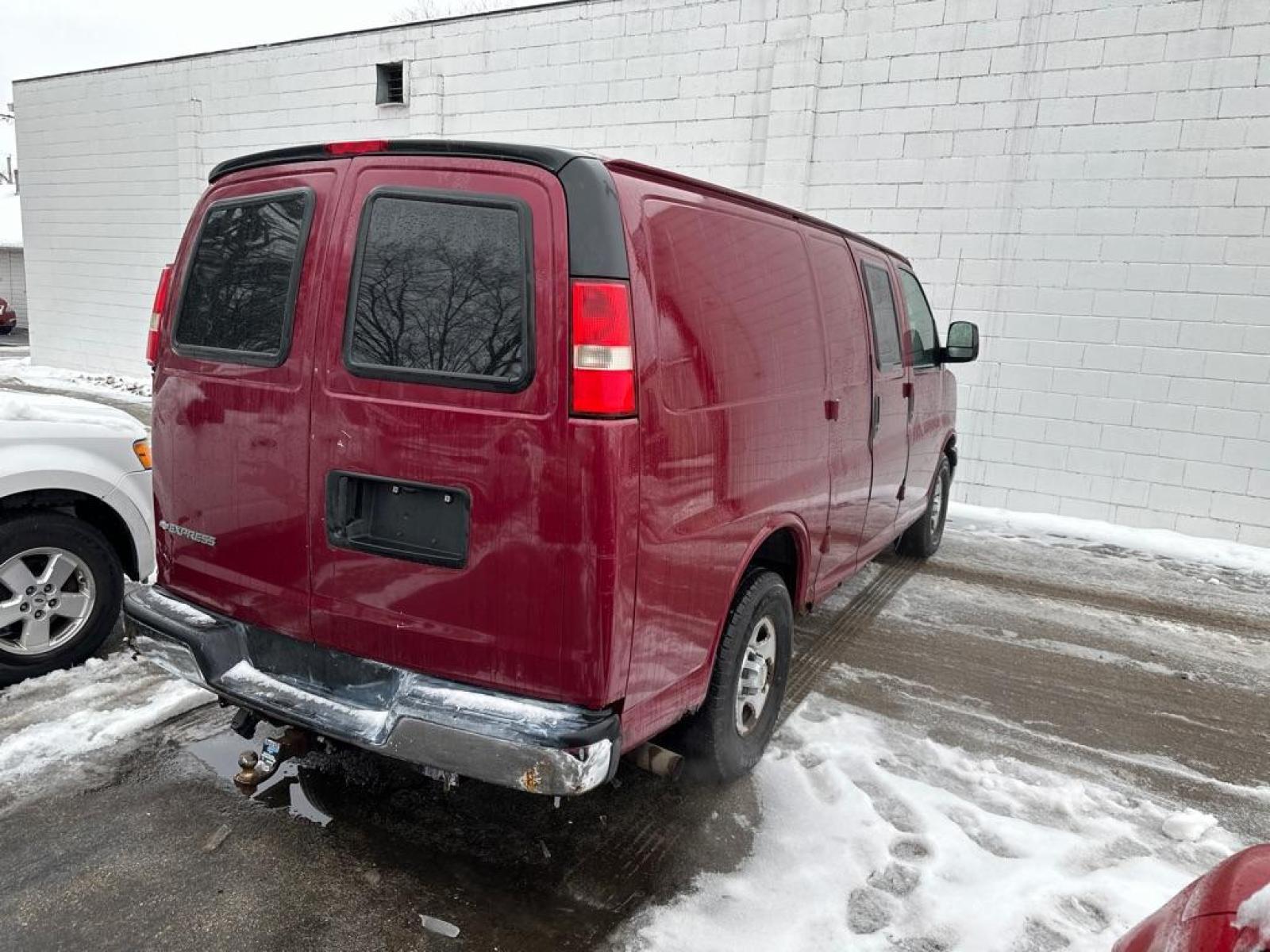 2008 RED CHEVROLET EXPRESS G1500 (1GCFG154181) with an 5.3L engine, Automatic transmission, located at 1708 Broadway, Rockford, IL, 61104, (815) 397-5010, 42.252522, -89.069359 - Photo #3