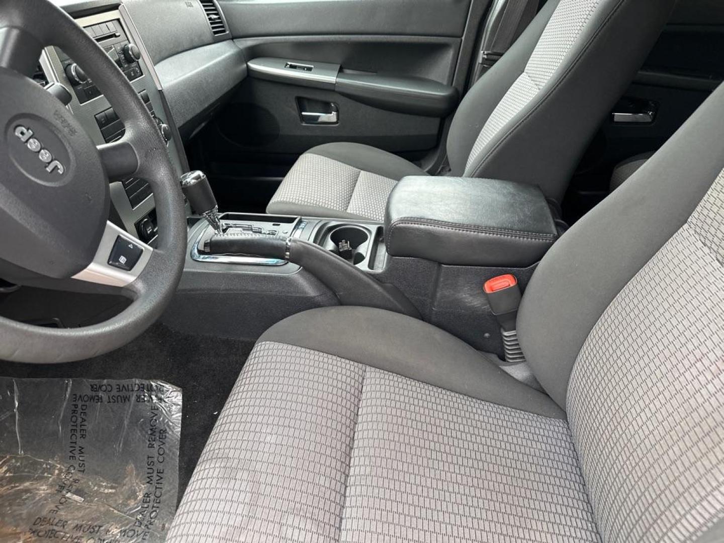 2009 BLACK JEEP GRAND CHEROKEE LAREDO (1J8GR48K79C) with an 3.7L engine, Automatic transmission, located at 1708 Broadway, Rockford, IL, 61104, (815) 397-5010, 42.252522, -89.069359 - Photo#12