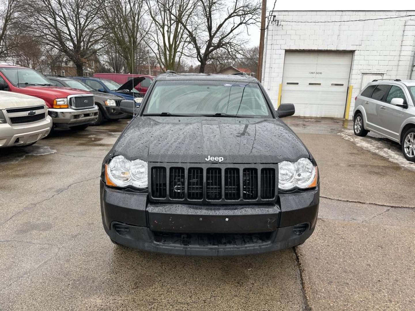 2009 BLACK JEEP GRAND CHEROKEE LAREDO (1J8GR48K79C) with an 3.7L engine, Automatic transmission, located at 1708 Broadway, Rockford, IL, 61104, (815) 397-5010, 42.252522, -89.069359 - Photo#4