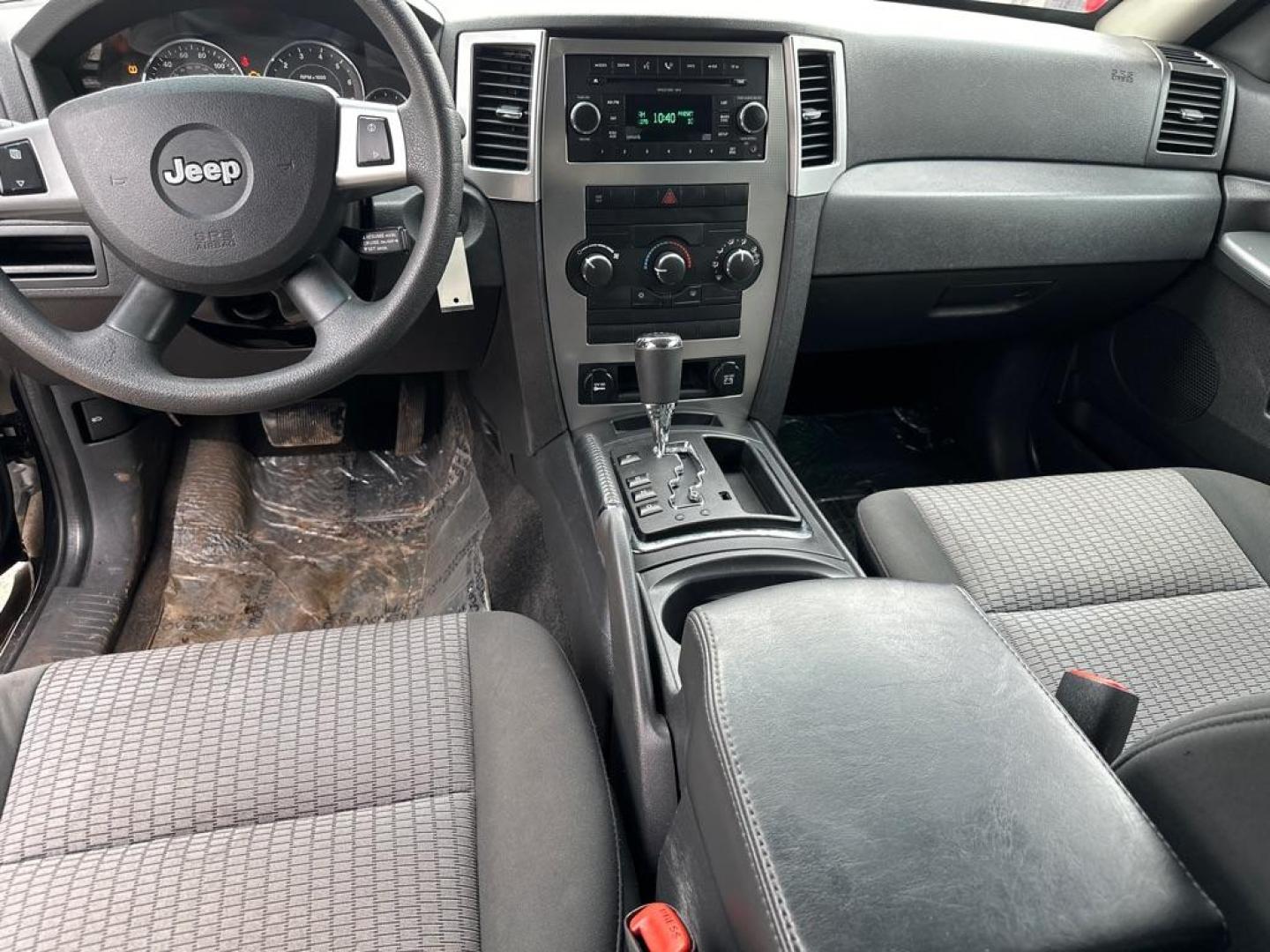 2009 BLACK JEEP GRAND CHEROKEE LAREDO (1J8GR48K79C) with an 3.7L engine, Automatic transmission, located at 1708 Broadway, Rockford, IL, 61104, (815) 397-5010, 42.252522, -89.069359 - Photo#7
