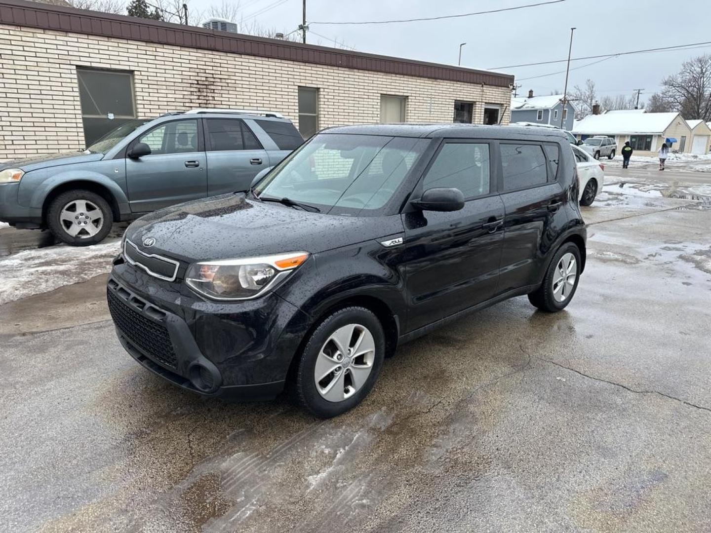 2015 BLACK KIA SOUL (KNDJN2A25F7) with an 1.6L engine, Automatic transmission, located at 1708 Broadway, Rockford, IL, 61104, (815) 397-5010, 42.252522, -89.069359 - Photo#0