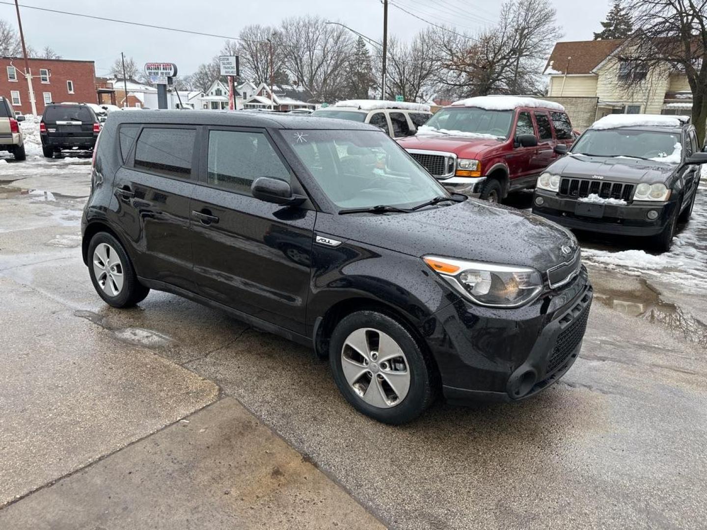 2015 BLACK KIA SOUL (KNDJN2A25F7) with an 1.6L engine, Automatic transmission, located at 1708 Broadway, Rockford, IL, 61104, (815) 397-5010, 42.252522, -89.069359 - Photo#3